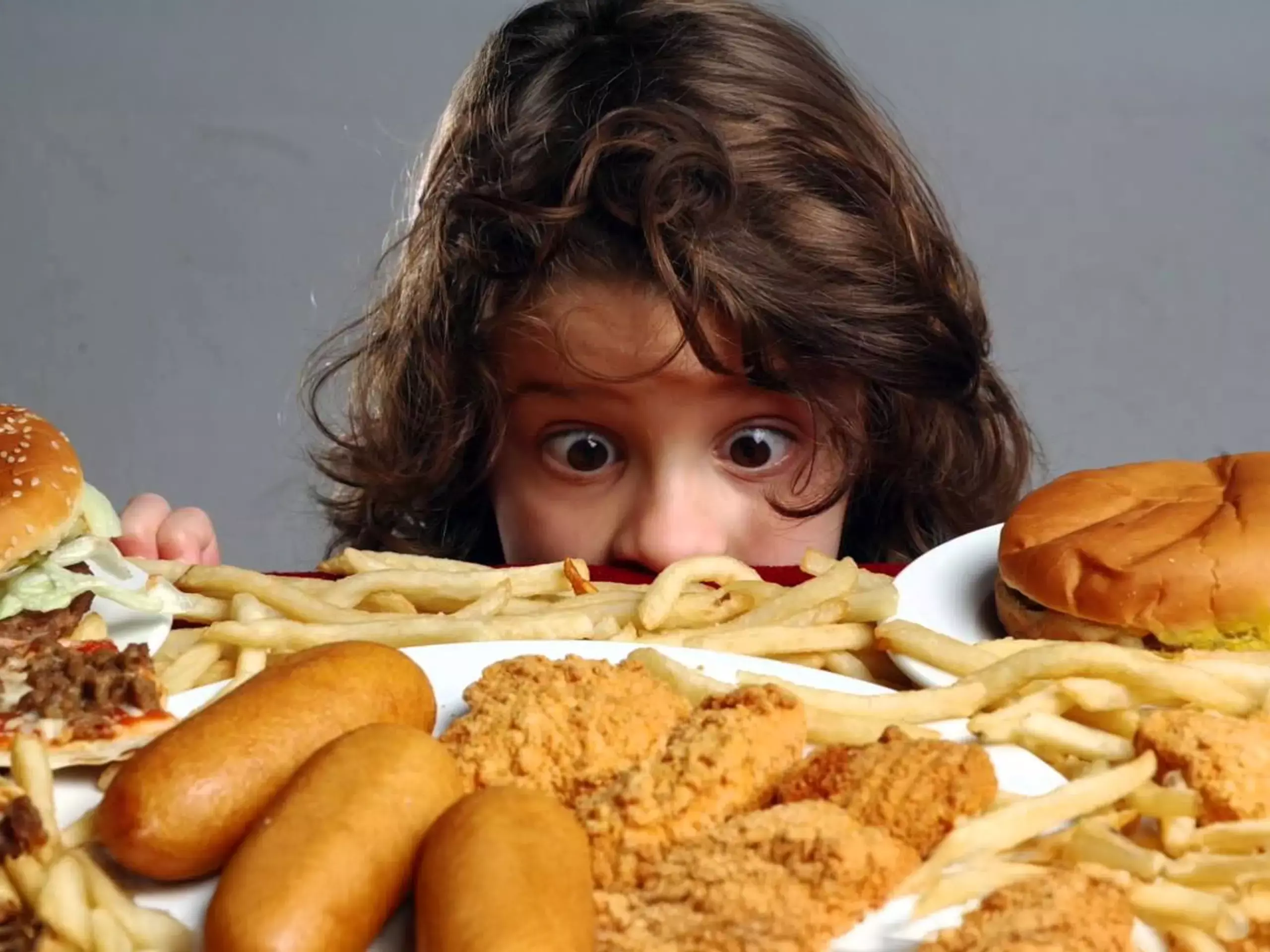 കുട്ടികളിലെ പൊണ്ണത്തടി; യുകെ  ജങ്ക് ഫുഡ് പരസ്യങ്ങള്‍ നിരോധിക്കുന്നു