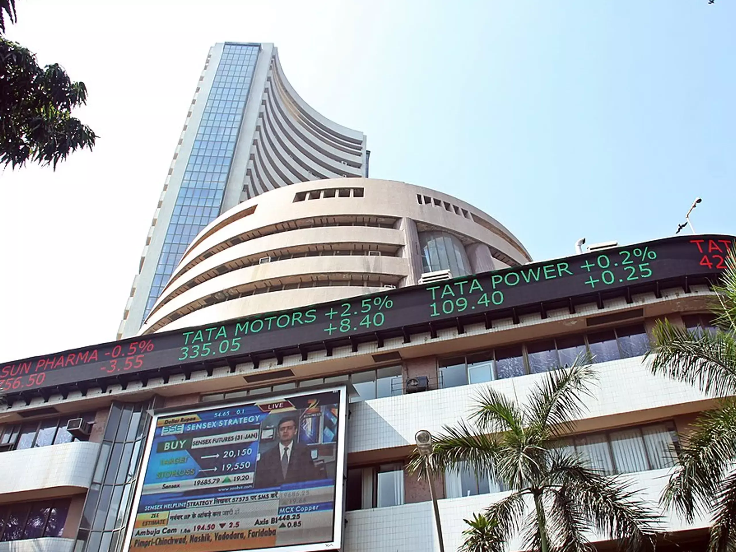 Stock Market Updates: പണ നയം ഇന്ന്, നിരക്ക് കുറയുമോ? വിപണിയുടെ മാറ്റങ്ങൾ അറിയാം