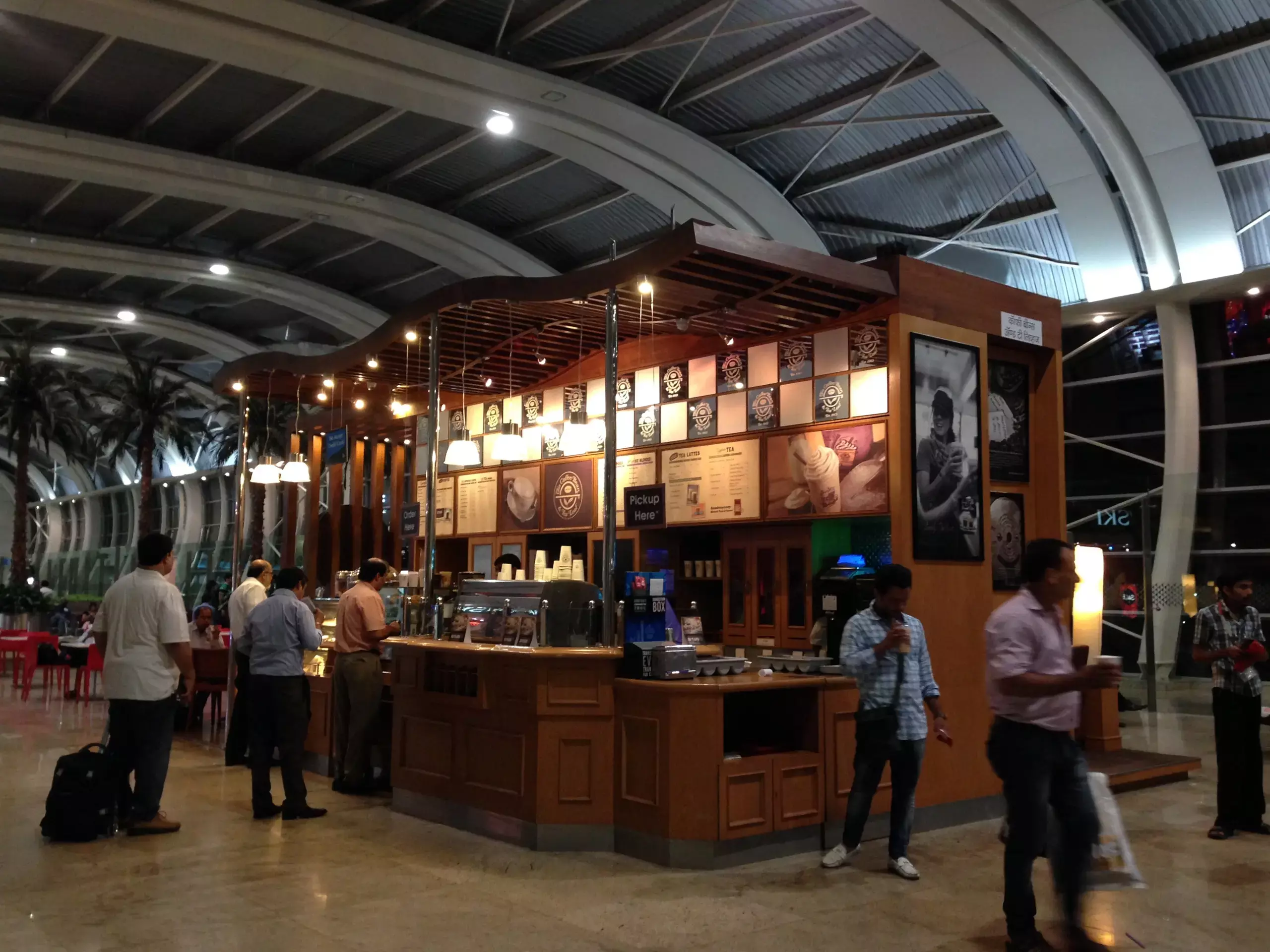 പോക്കറ്റ് കാലിയാകാതെ ഇനി എയർപോർട്ടിൽ നിന്ന് ഭക്ഷണം കഴിക്കാം! വരുന്നു ഉഡാൻ യാത്രി കഫേ