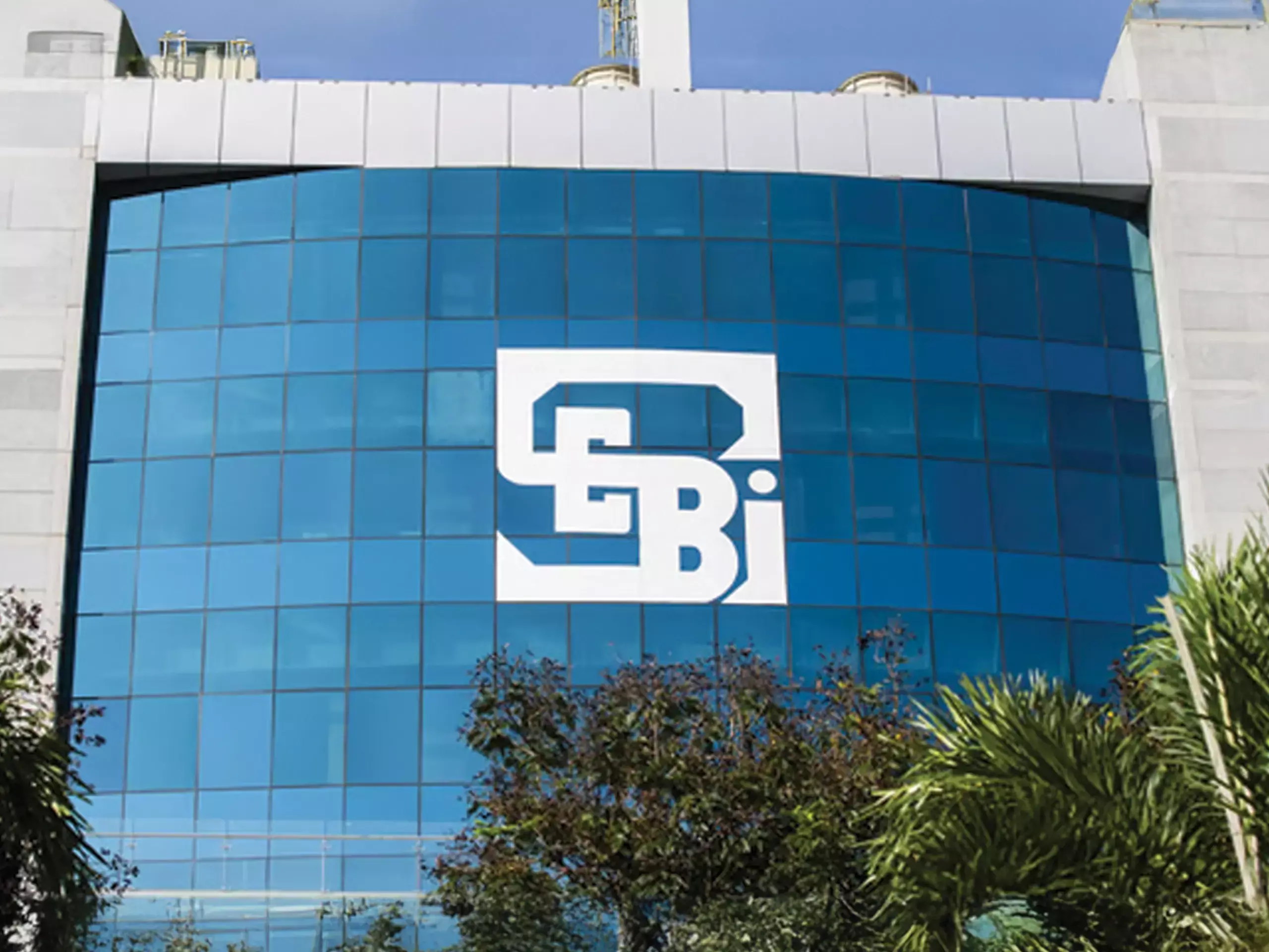 രജിസ്‌ട്രേഷന്‍ ഇല്ലാതെ നിക്ഷേപ ഉപദേശം;  യൂട്യൂബര്‍ക്കെതിരെ സെബി നടപടി