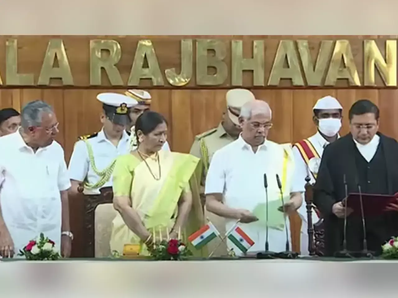 rajendra vishwanath arlekar takes charge as kerala governor01