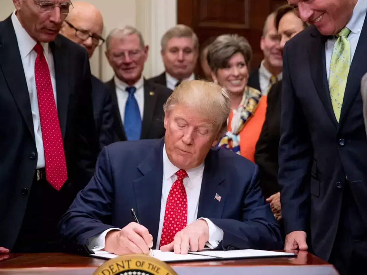 trump to sign 100 orders on first day