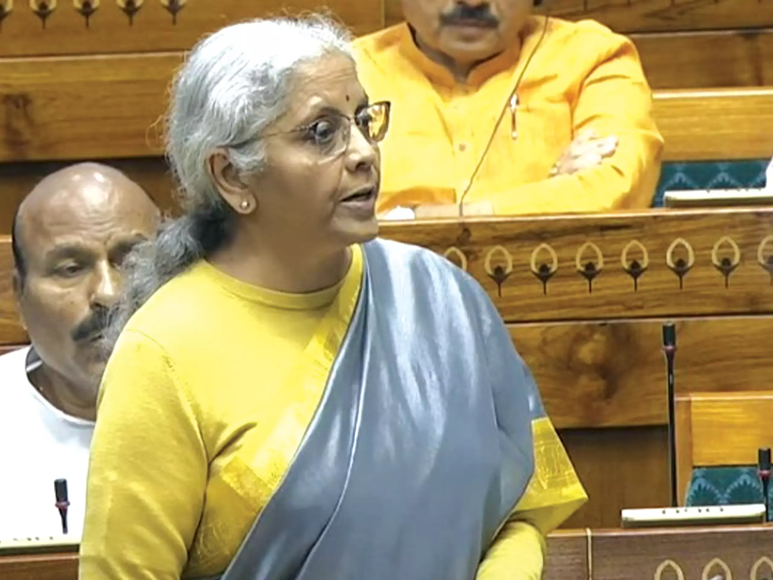 പുതിയ ആദായനികുതി ബിൽ ലോക്‌സഭയിൽ അവതരിപ്പിച്ച് ധനമന്ത്രി