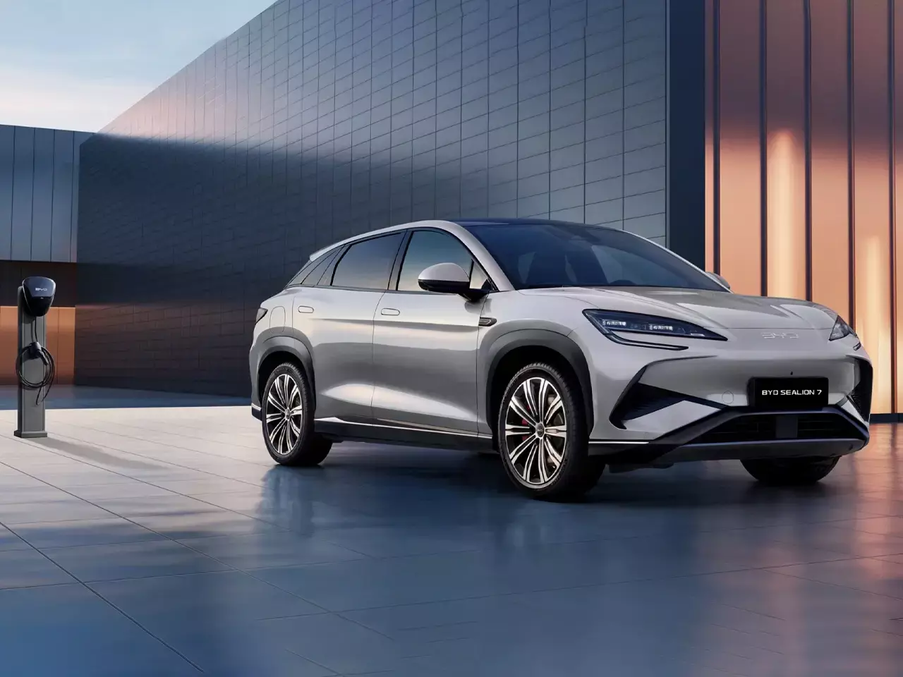 byd new electric suv sealion7 hits the market