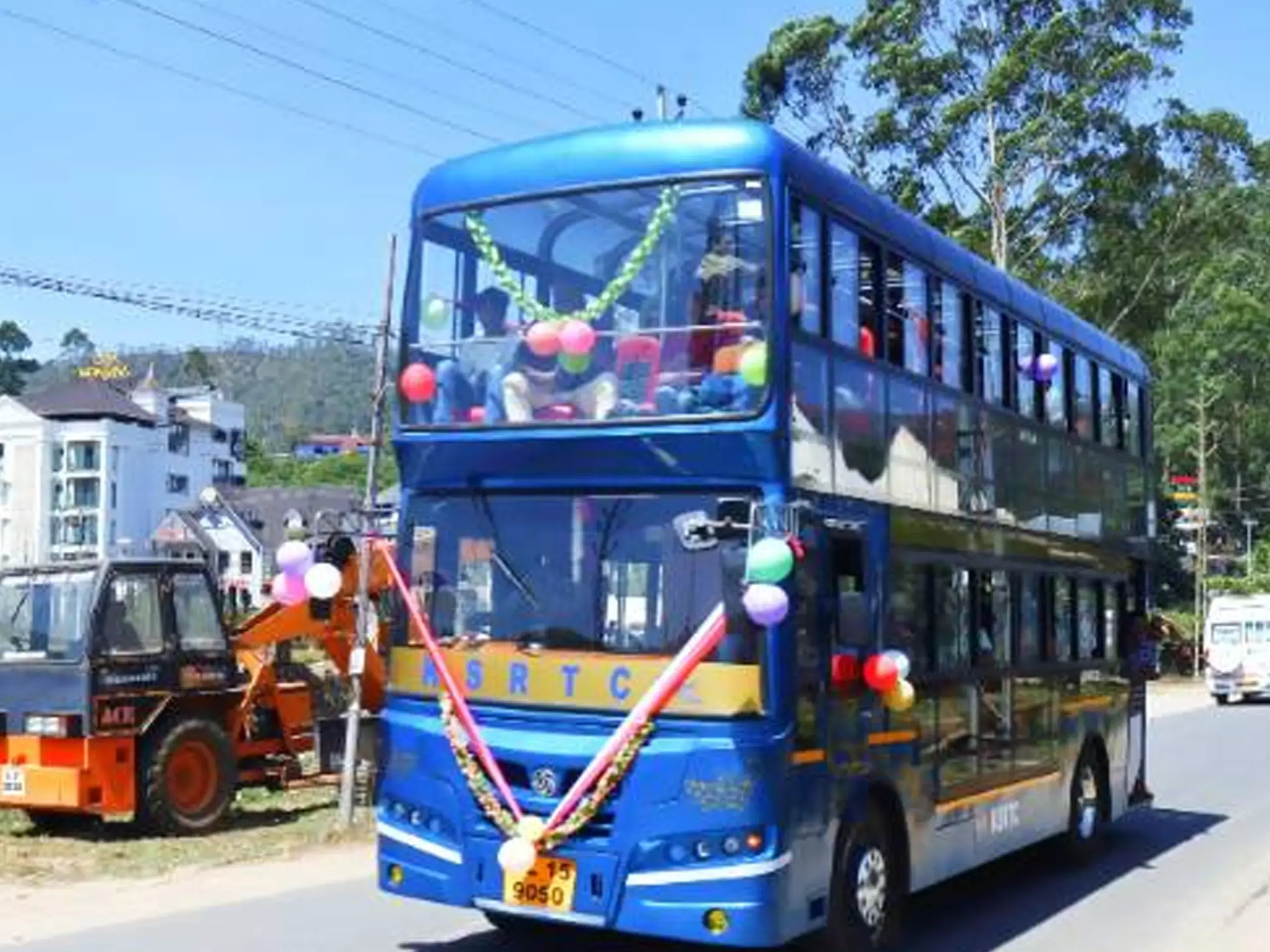 ഡബിൾ ഡെക്കർ സർവീസ് വമ്പന്‍ ഹിറ്റ്; 10 ദിവസത്തിനുള്ളിൽ കിട്ടിയത് 2.99 ലക്ഷം രൂപ