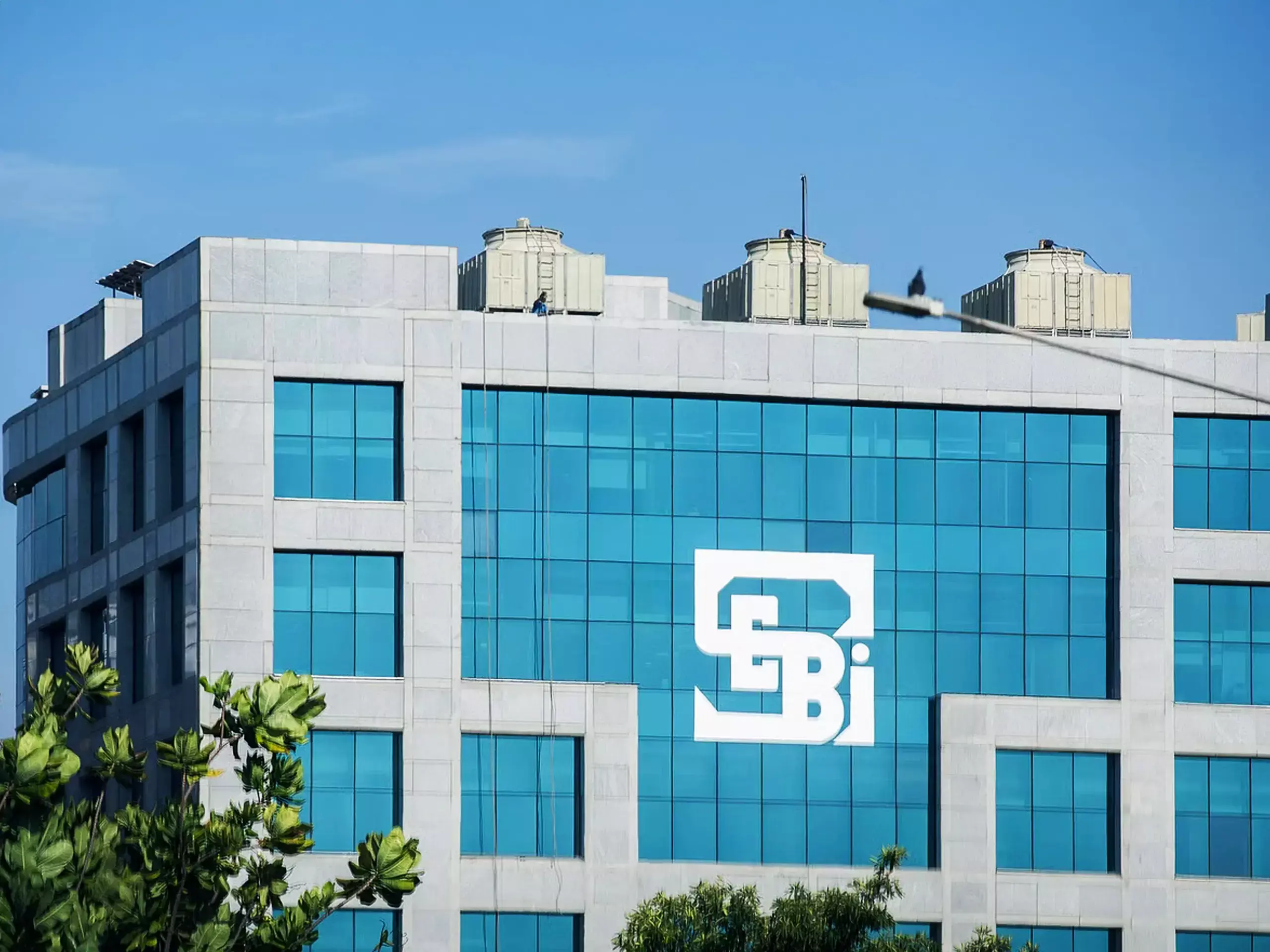 നിക്ഷേപകരുടെ ട്രേഡിംഗ് അക്കൗണ്ടുകള്‍ക്ക്   കര്‍ശന സുരക്ഷ നിര്‍ദേശിച്ച് സെബി