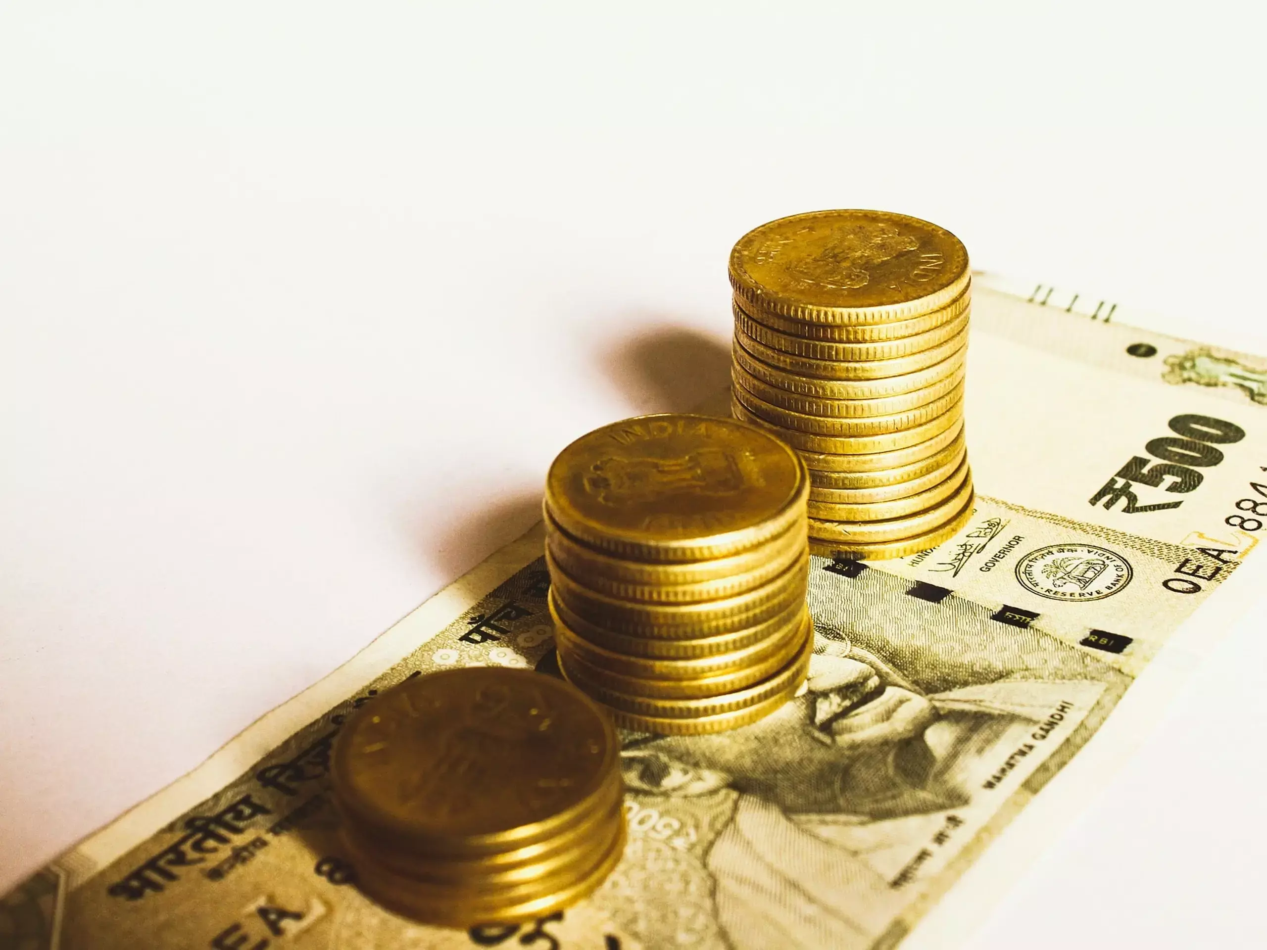 രൂപയുടെ മൂല്യം ഉയര്‍ന്നു; 24 പൈസയുടെ നേട്ടം