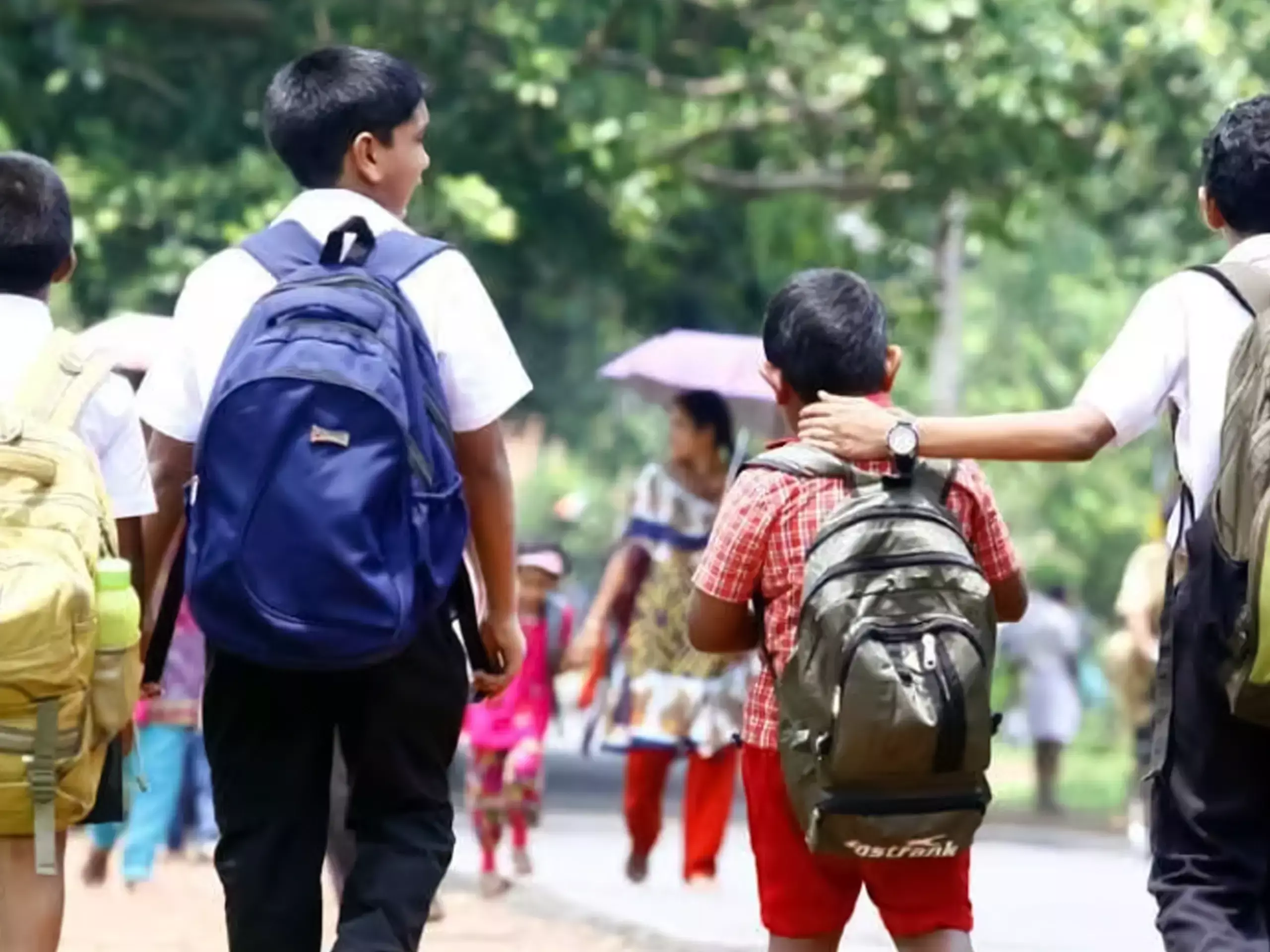 സൗജന്യ കൈത്തറി സ്കൂൾ യൂണിഫോം: 28 കോടി രൂപ കൂടി അനുവദിച്ച് സർക്കാർ