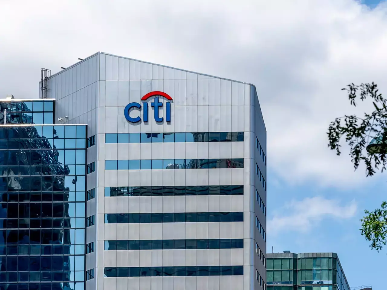 citigroup to cut it contract staff