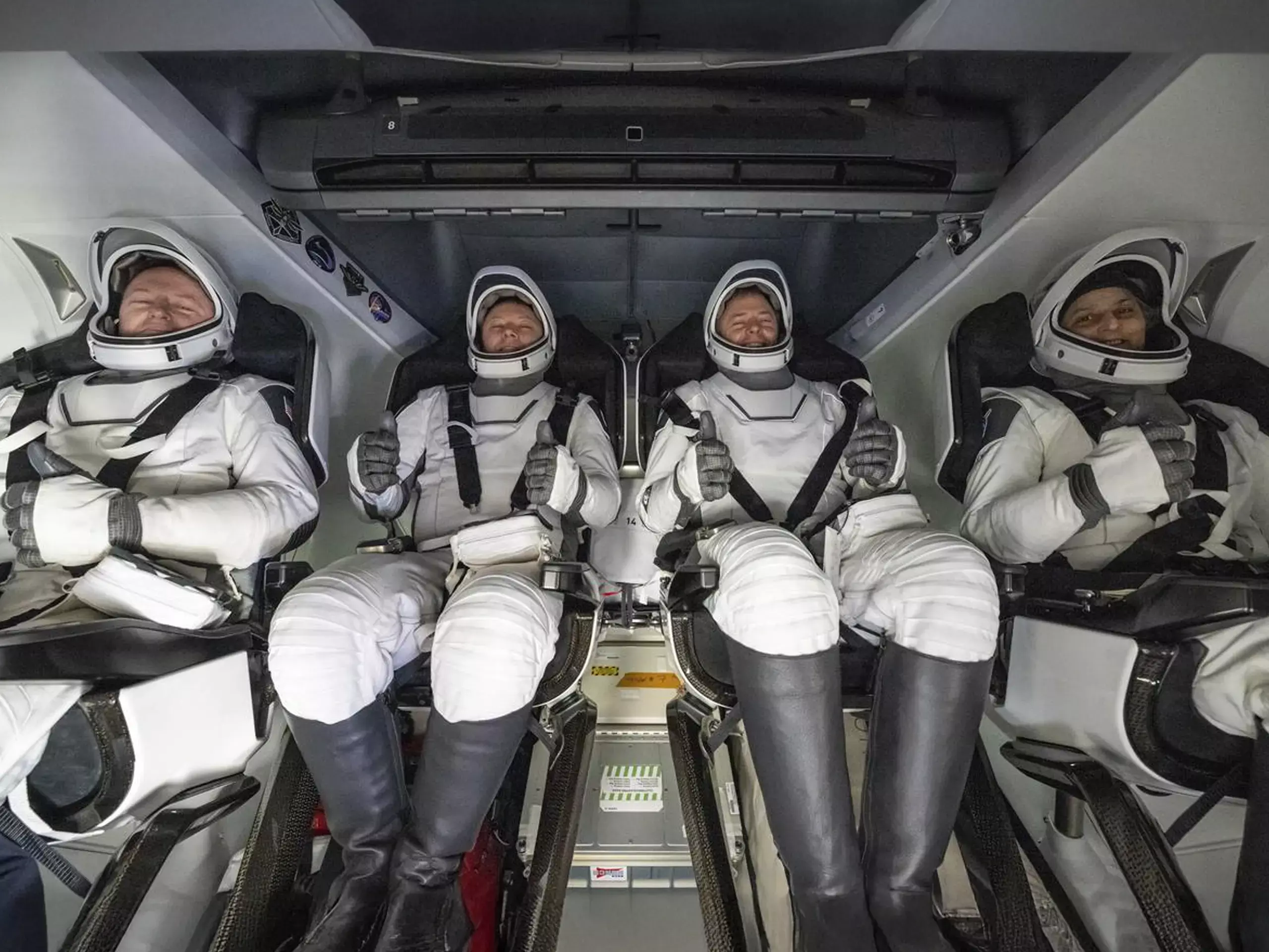 ബഹിരാകാശ സഞ്ചാരികള്‍   ഭൂമിയിലിറങ്ങി, സുരക്ഷിതമായി