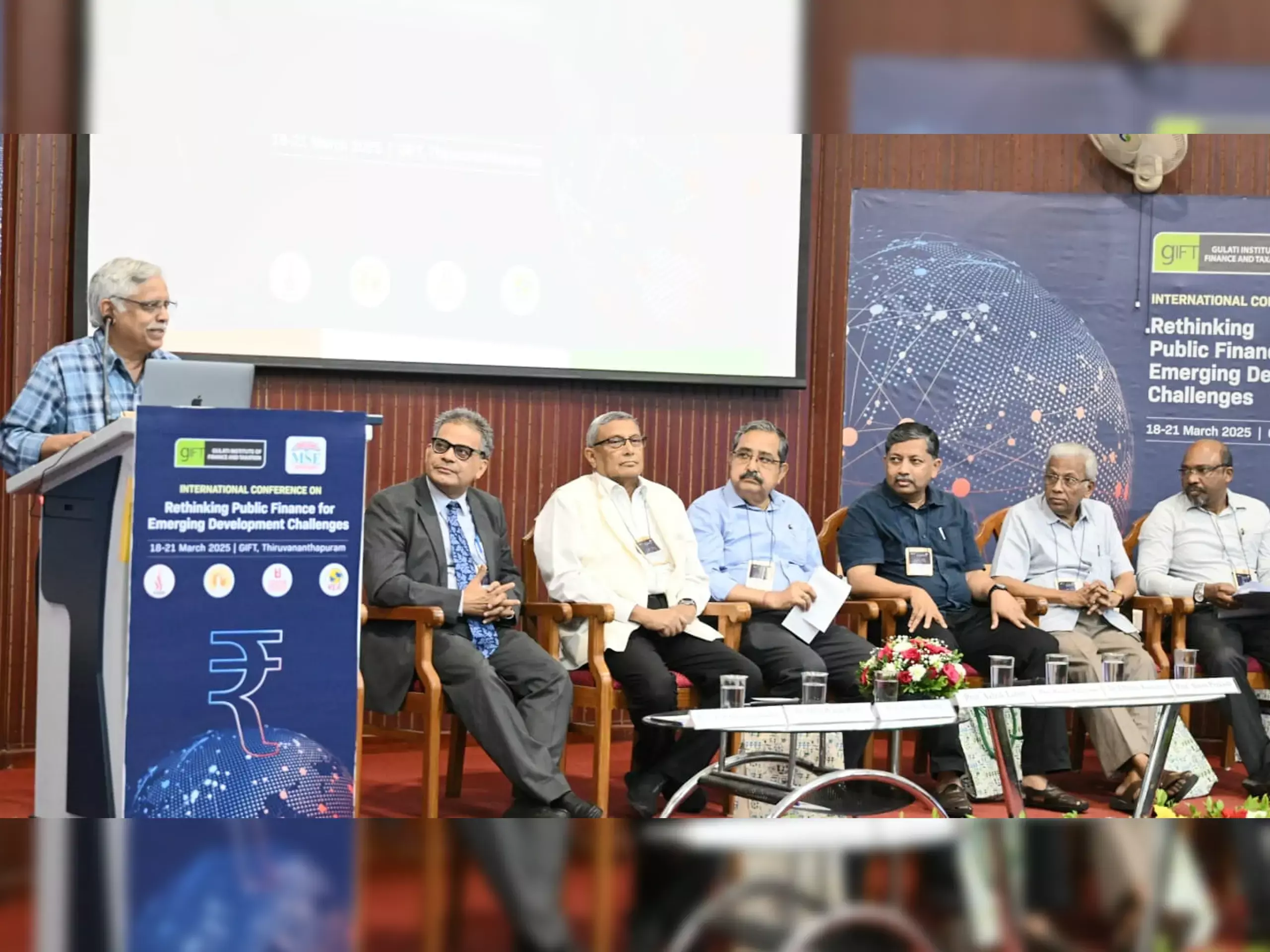 ജി എസ് ടി നിരക്കുകള്‍ രണ്ടാക്കി   കുറയ്ക്കണം: സാമ്പത്തിക വിദഗ്ധര്‍