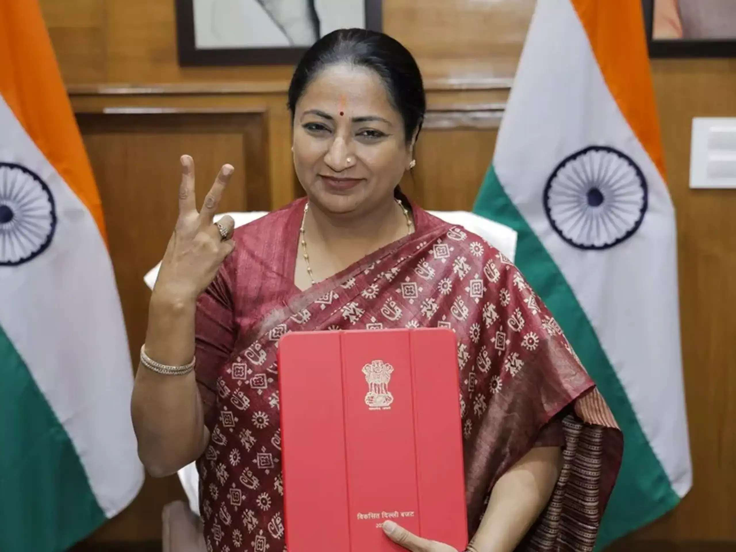 സ്ത്രീകള്‍ക്ക് സൗജന്യ യാത്രാ കാര്‍ഡുകളുമായി ഡെല്‍ഹി