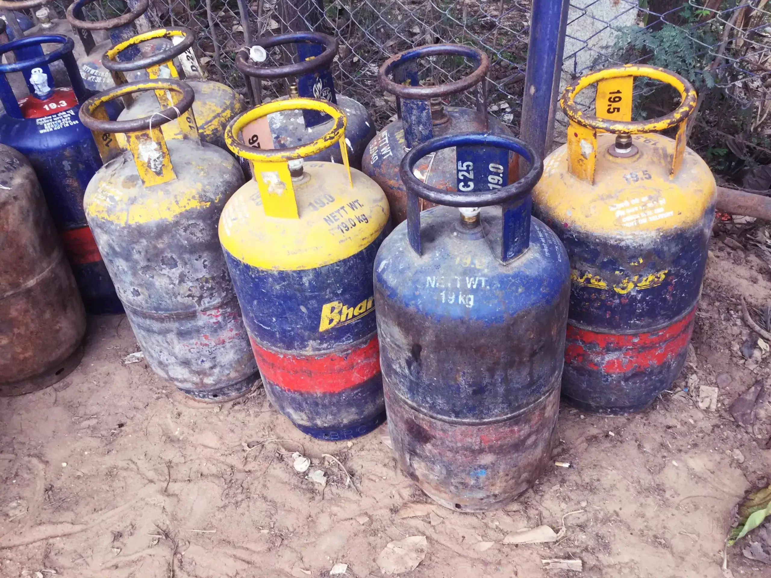 പാചകവാതക വില കുറച്ചു, പുതിയ നിരക്ക് പ്രാബല്യത്തിൽ