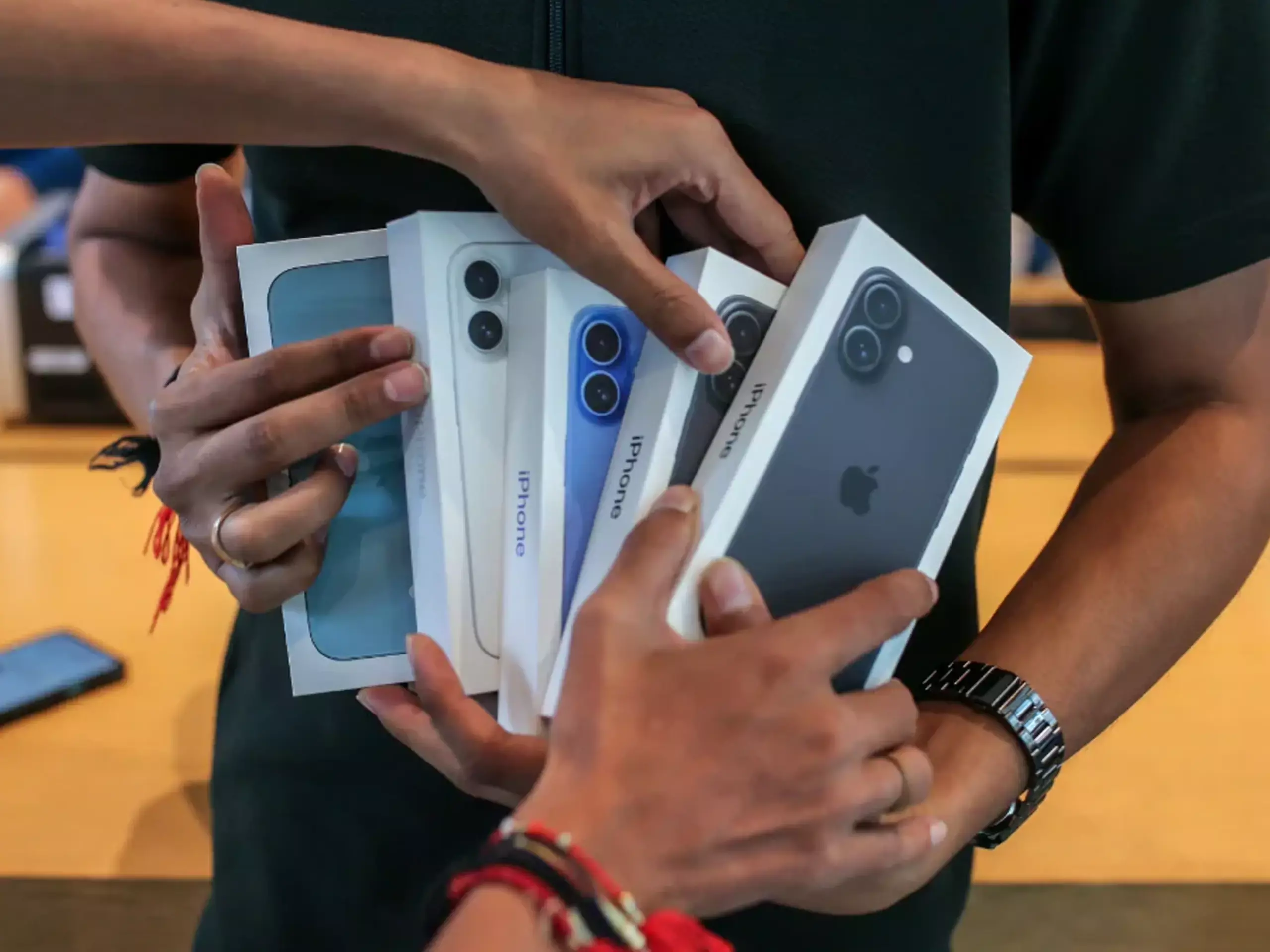 ആപ്പിള്‍ യുഎസിലേക്ക് അയച്ചത്   രണ്ട് ബില്യണിന്റെ ഐഫോണുകള്‍