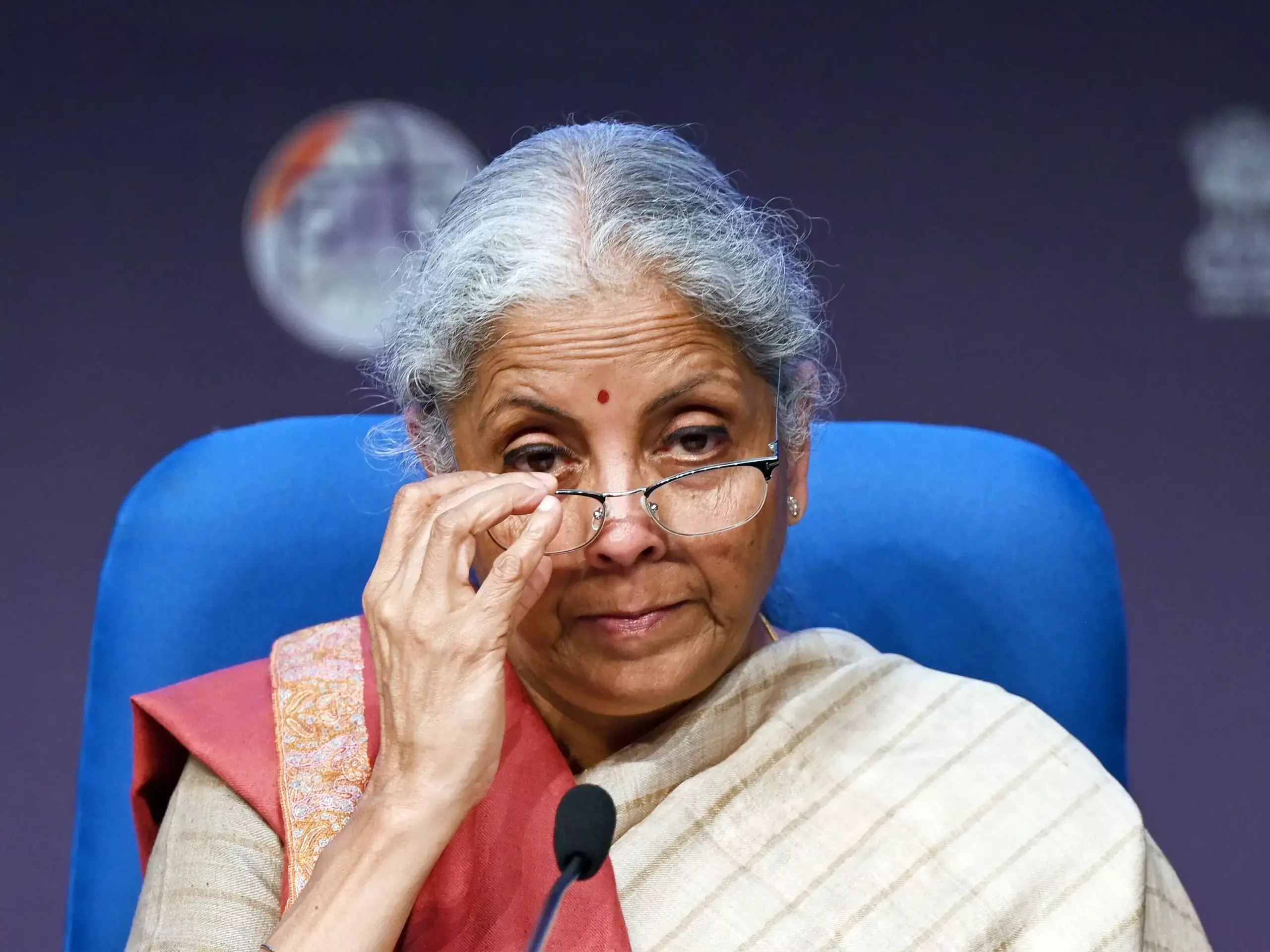 ധനമന്ത്രിയും വിദേശസന്ദര്‍ശനം ചുരുക്കി തിരിച്ചെത്തുന്നു