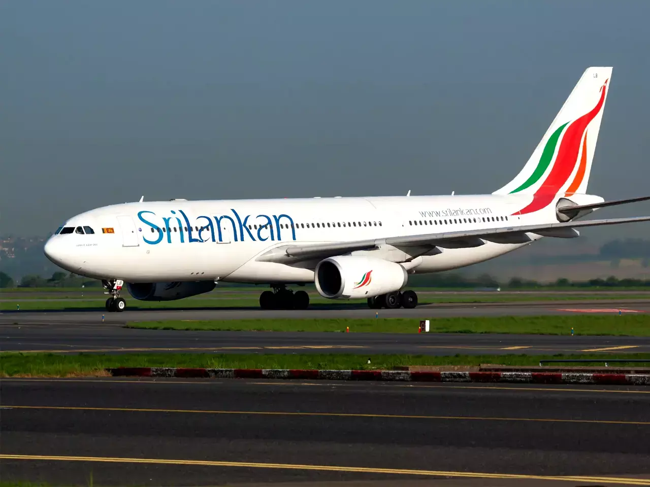 sri lankan airlines suspends services to lahore sri lankan airlines suspends services to lahore
