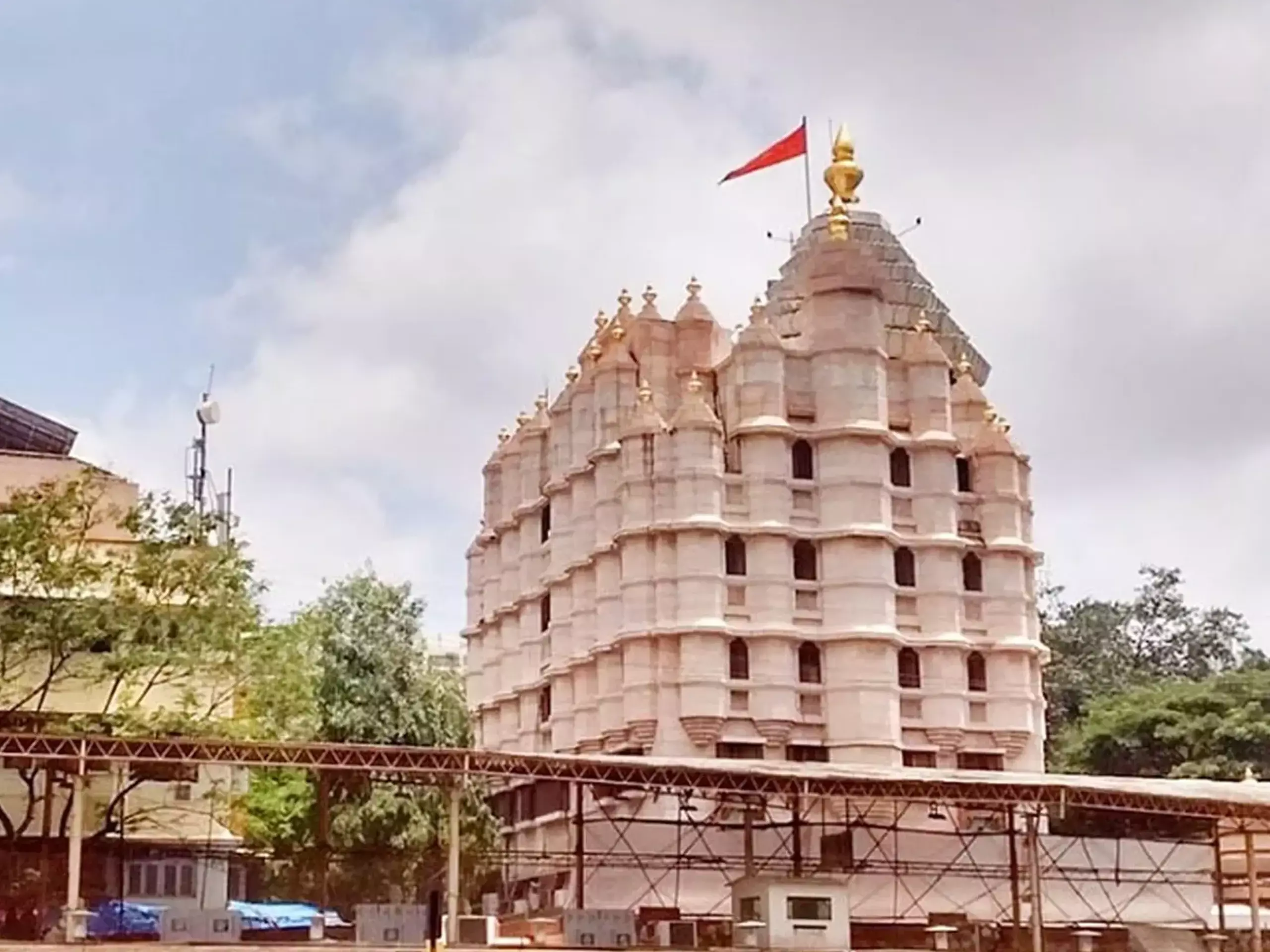 ഇന്ത്യാ-പാക് സംഘര്‍ഷം; സിദ്ധിവിനായക   ക്ഷേത്രത്തിന് അതീവ സുരക്ഷ