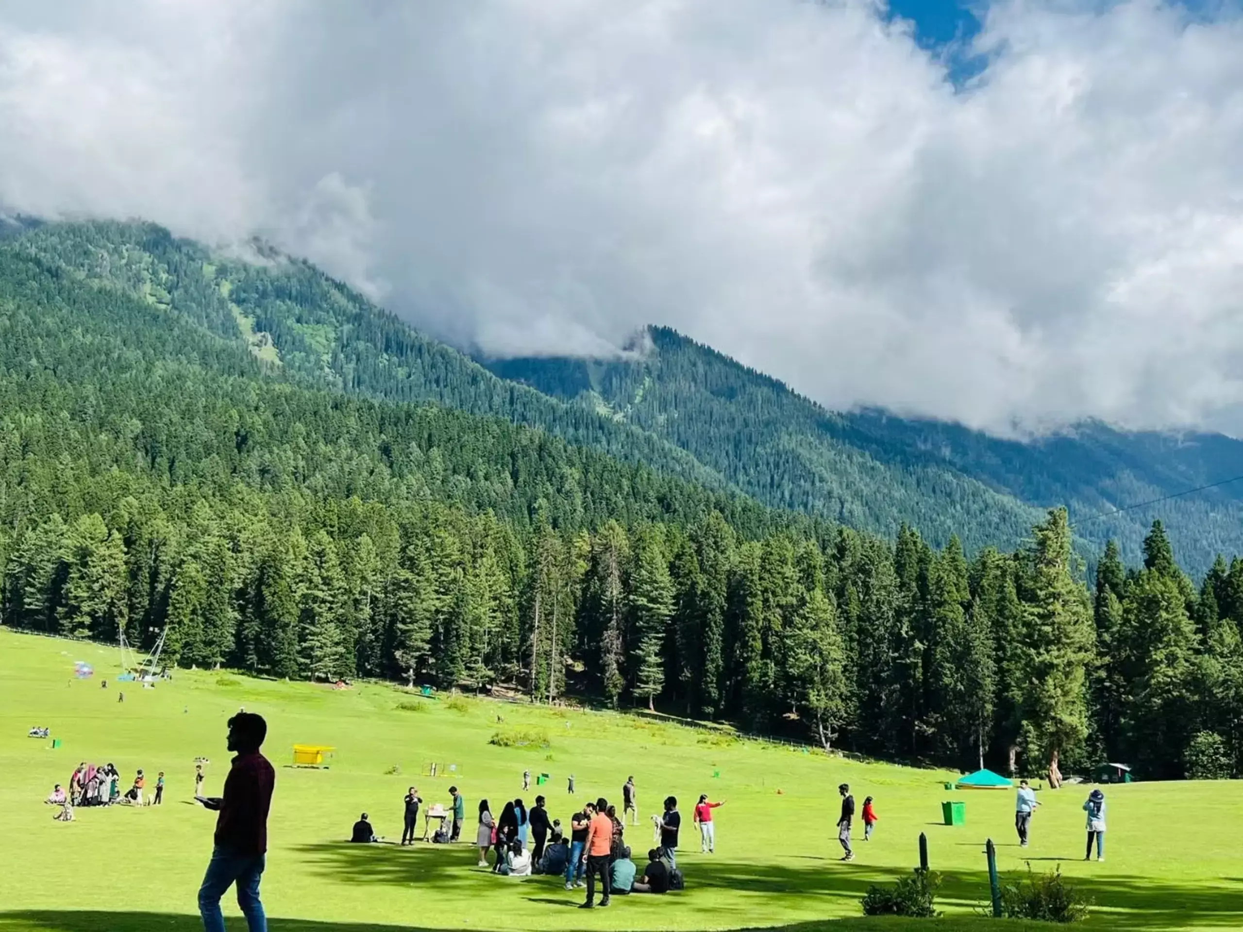 പഹല്ഗാമിനുശേഷം ടൂറിസവും ഹോസ്പിറ്റാലിറ്റിയും ഒന്നിക്കുന്നു പഹല്ഗാമിനുശേഷം ടൂറിസവും ഹോസ്പിറ്റാലിറ്റിയും ഒന്നിക്കുന്നു