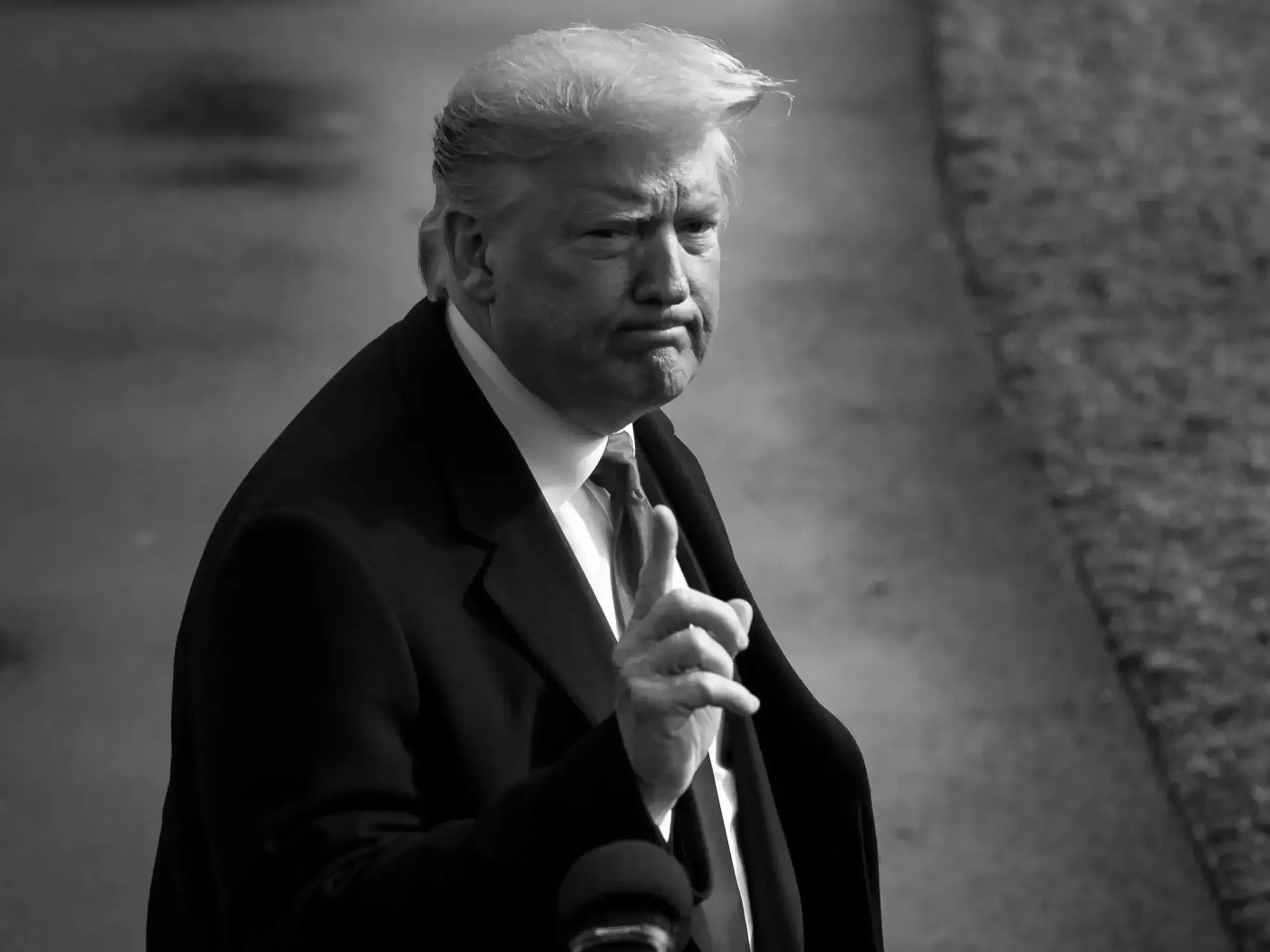 നിയമവിരുദ്ധ കുടിയേറ്റം; ഇന്ത്യാക്കാര്‍ക്കെതിരെ  വടിയെടുത്ത് ട്രംപ് ഭരണകൂടം