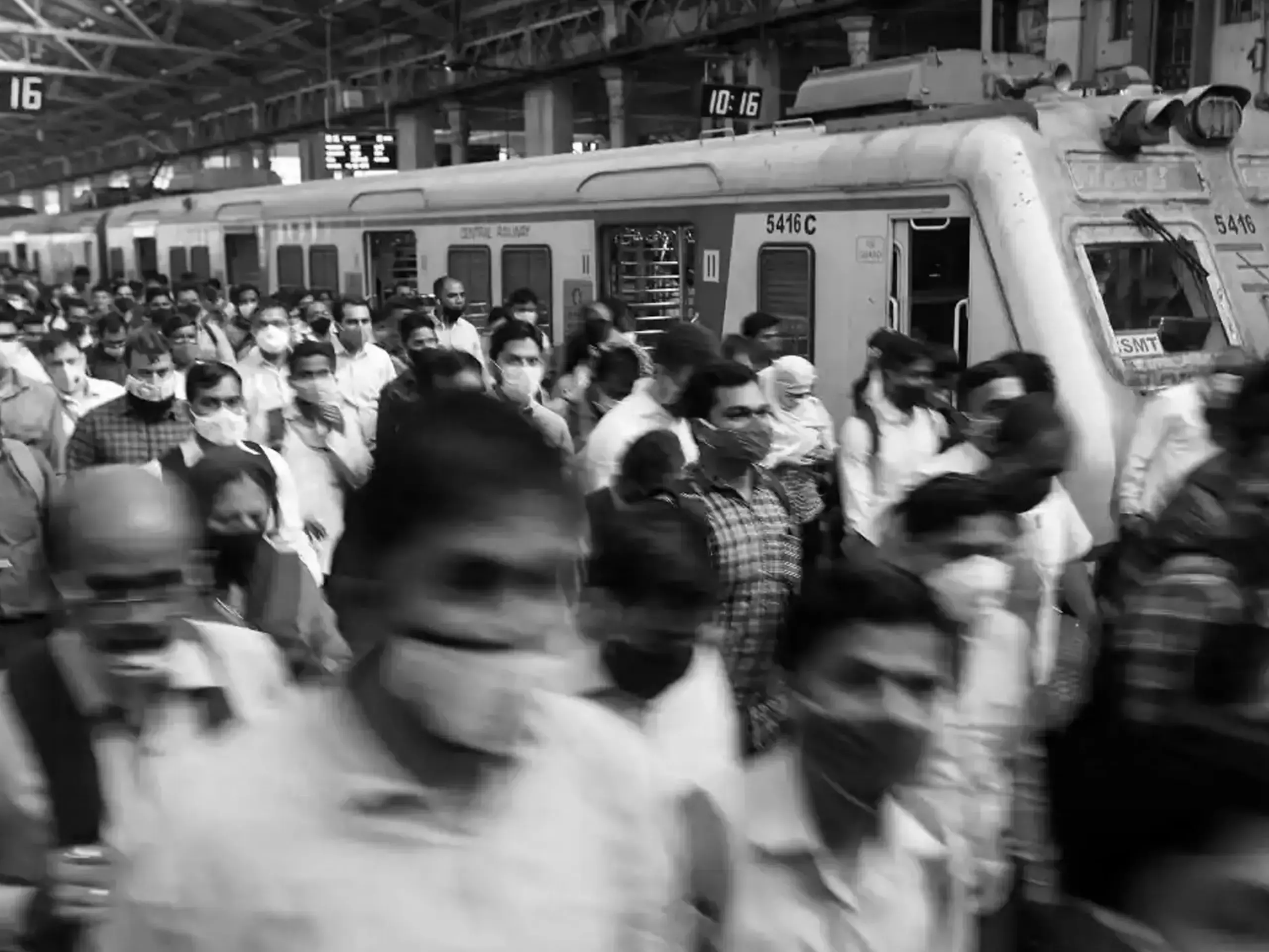 വീണ്ടുമൊരു മാസ്‌ക് കാലം വരുമോ?  കോവിഡ് വീണ്ടും പടരുന്നു; കേരളത്തിലും