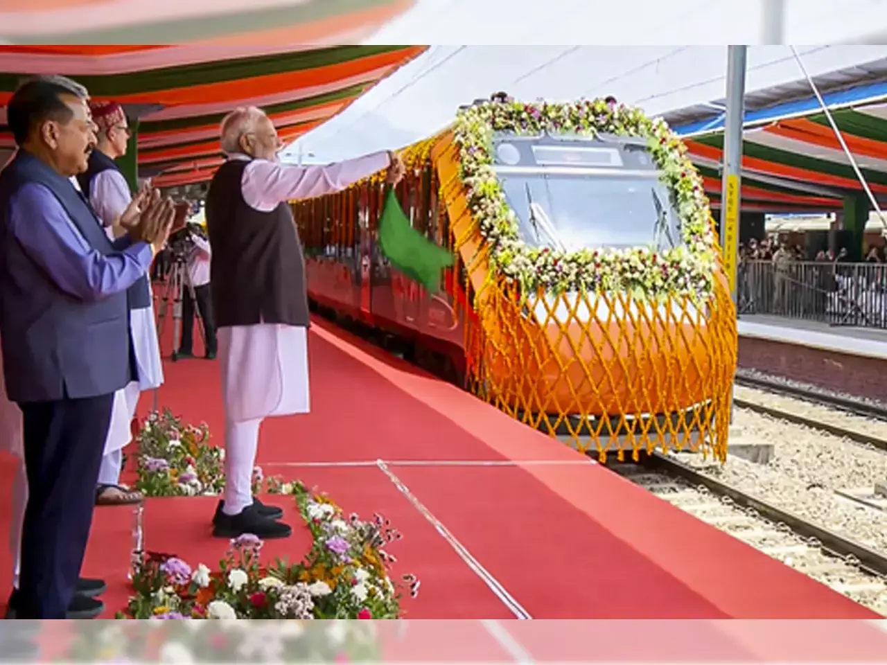 now you can know the vande bharat service, timings and fares in kashmir