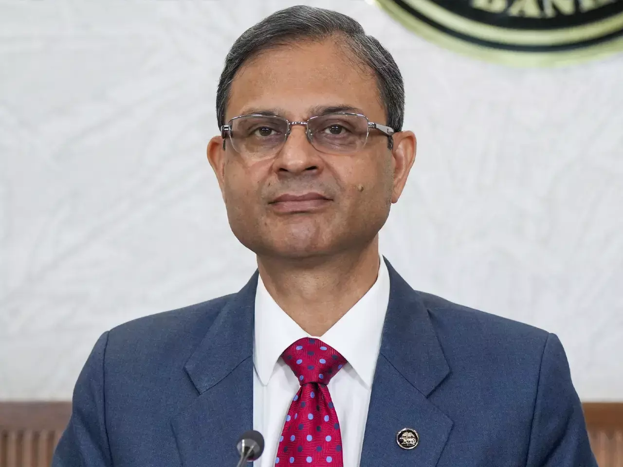 rbi cuts interest rates, providing relief to borrowers