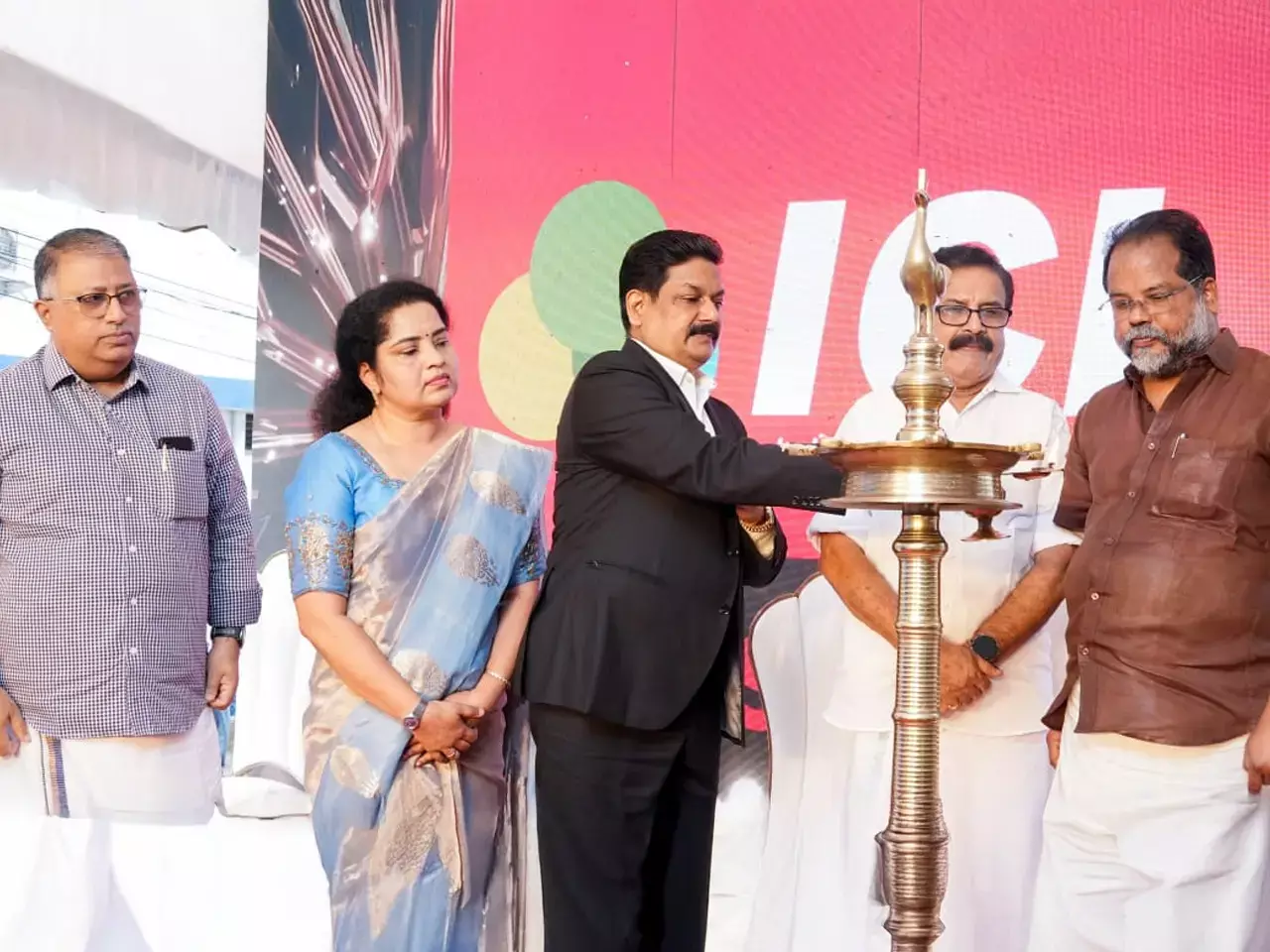 icl tours and travels in thrissur