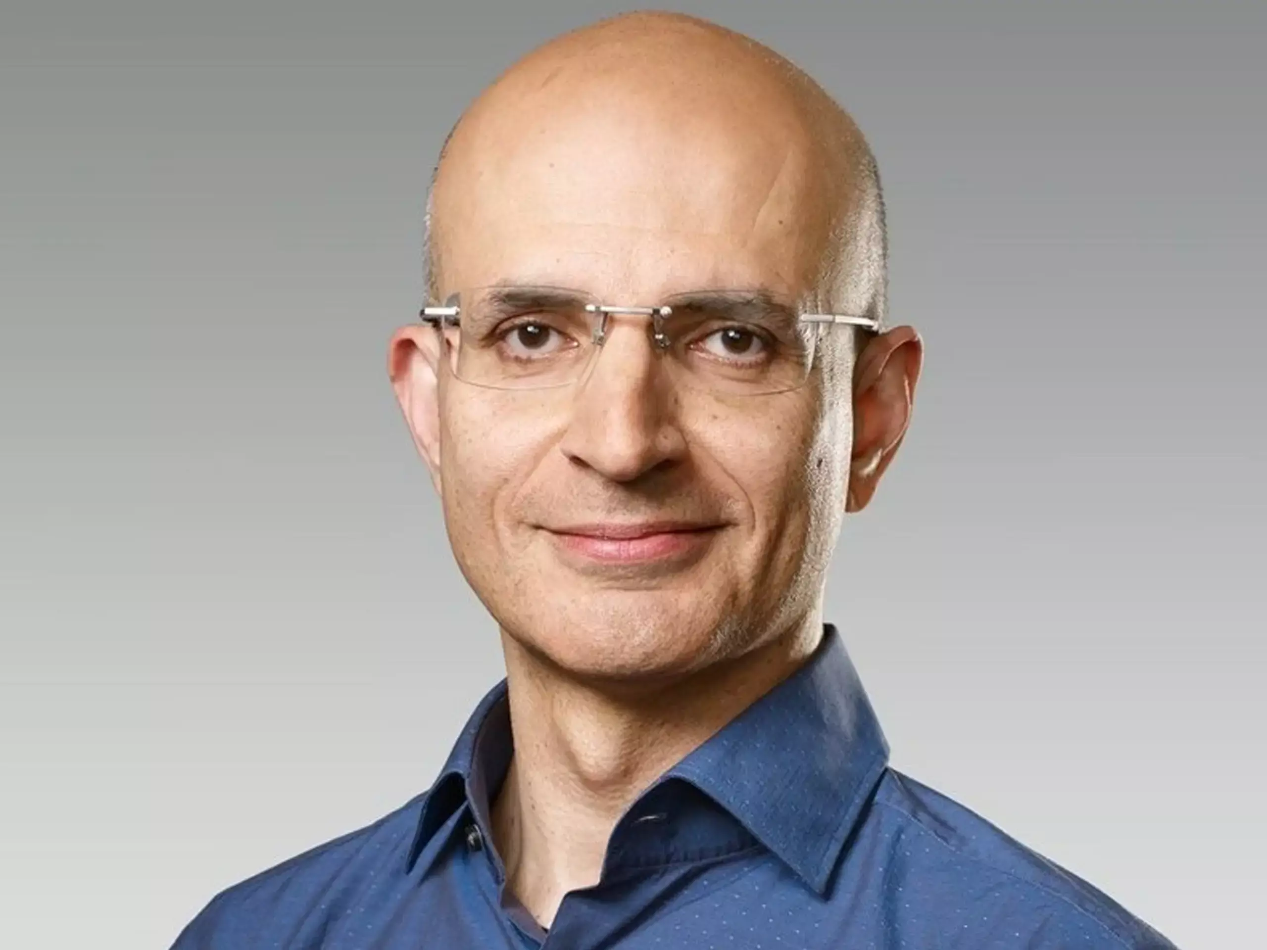 ഇന്ത്യന് വംശജന് ആപ്പിള് ചീഫ് ഓപ്പറേറ്റിംഗ് ഓഫീസര് ഇന്ത്യന് വംശജന് ആപ്പിള് ചീഫ് ഓപ്പറേറ്റിംഗ് ഓഫീസര്