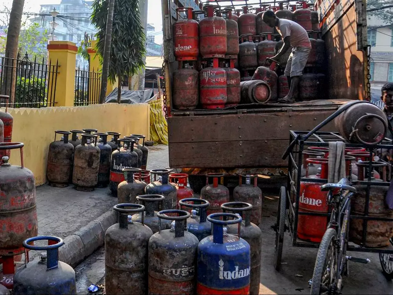 lpg cylinder price reduced