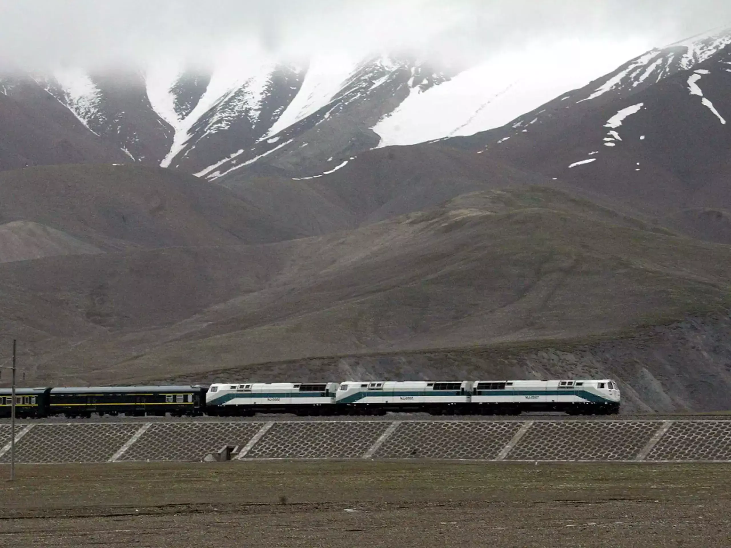എല്‍എസിക്കുസമീപം റെയില്‍വേ ലൈനുമായി ചൈന