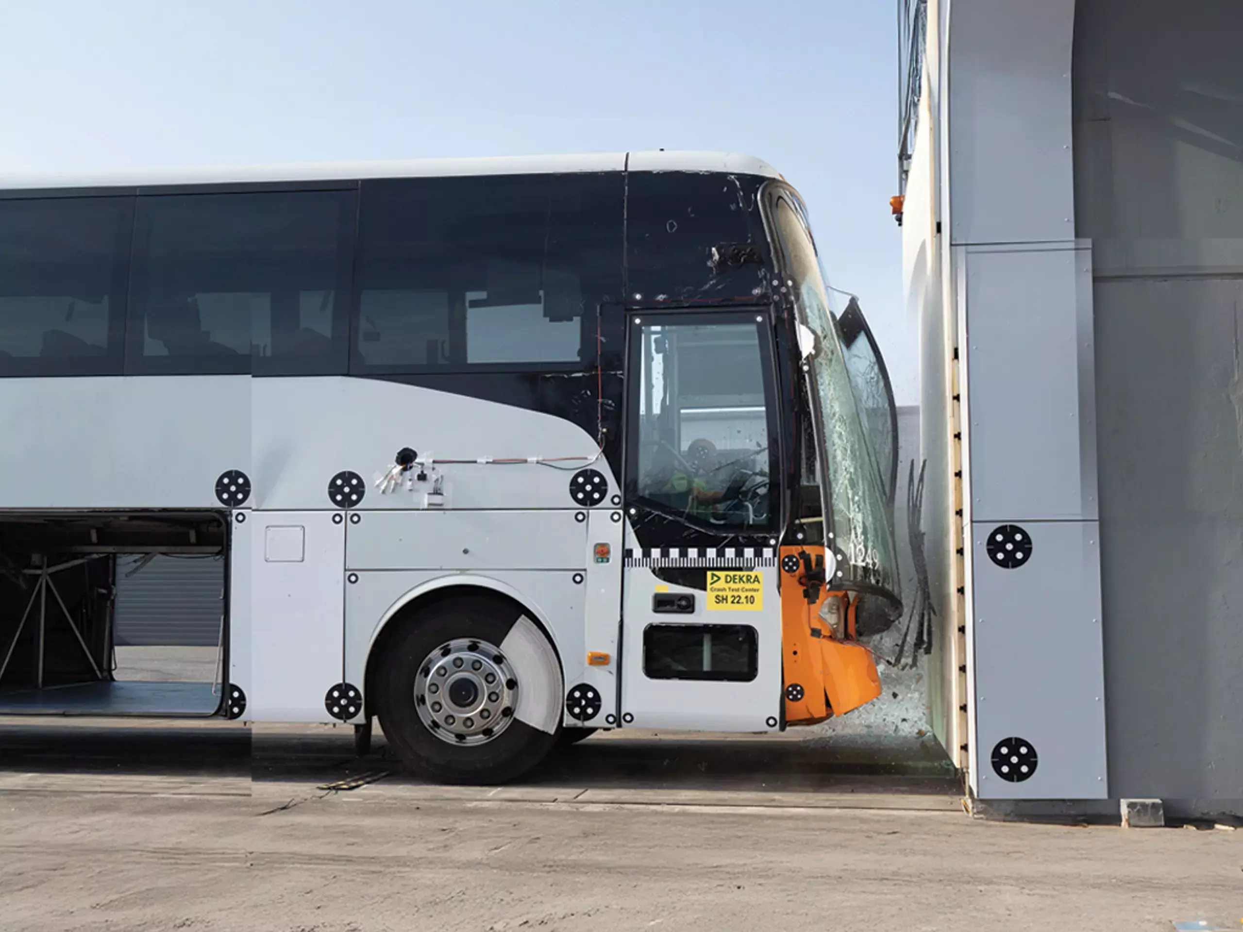 ബസുകള്‍ക്ക് ക്രാഷ് ടെസ്റ്റ്  നിര്‍ബന്ധമാക്കും