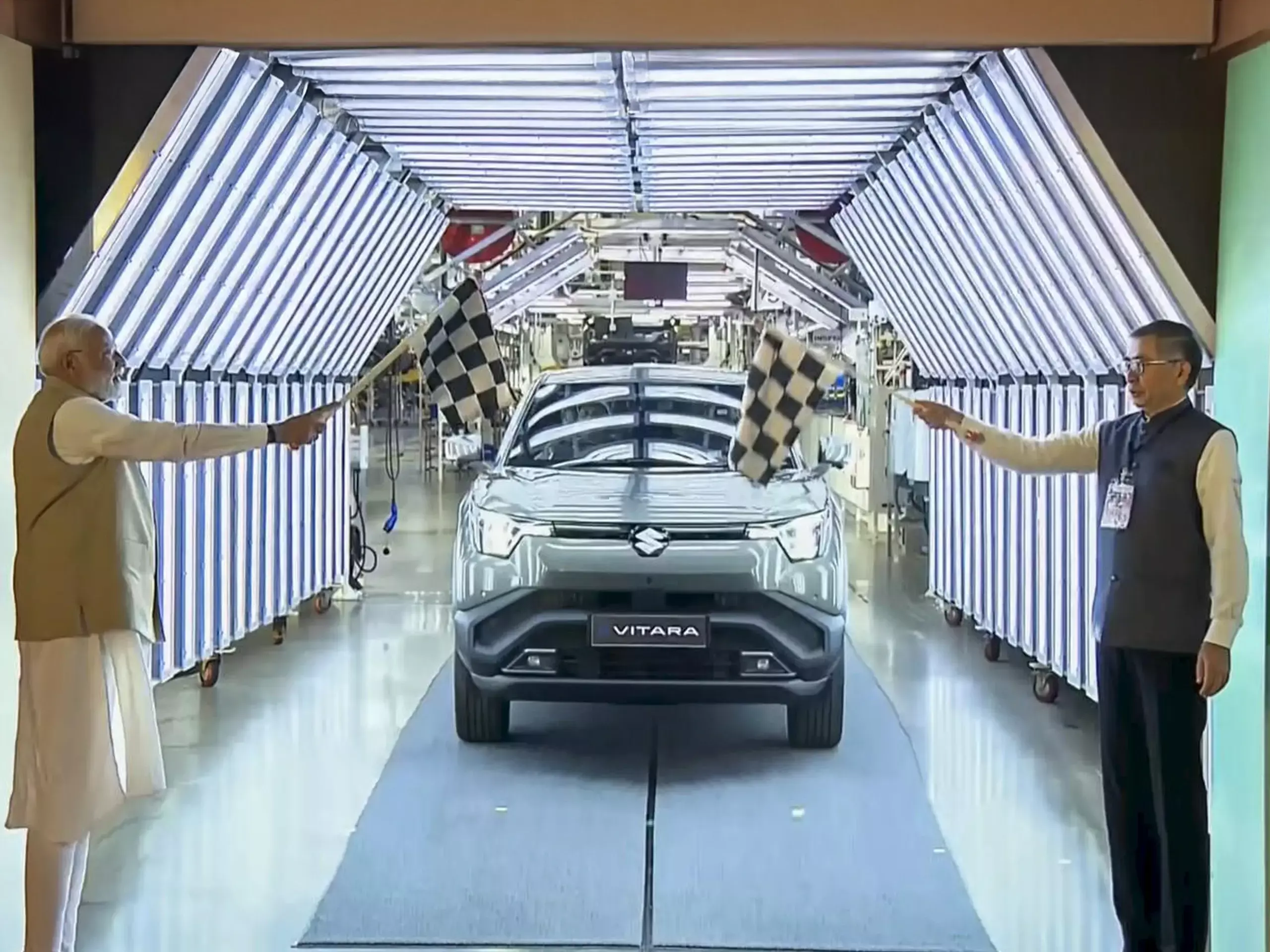 ഇ-വിറ്റാര പ്രധാനമന്ത്രി ഫ്‌ലാഗ് ഓഫ് ചെയ്തു