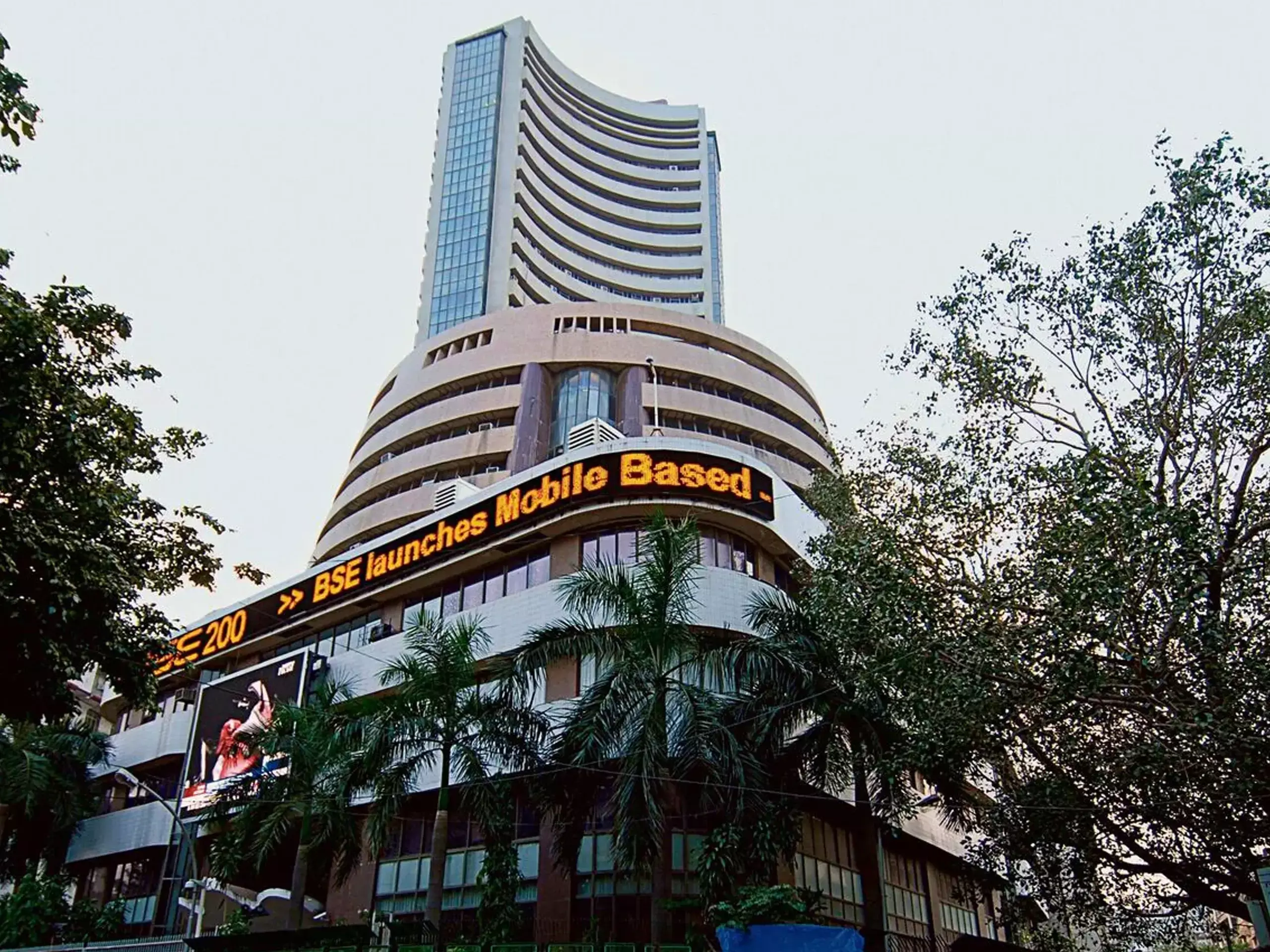 നേട്ടത്തിലെത്തി ഓഹരി വിപണി, സെന്‍സെക്‌സ് 100 പോയിന്റ് ഉയർന്നു