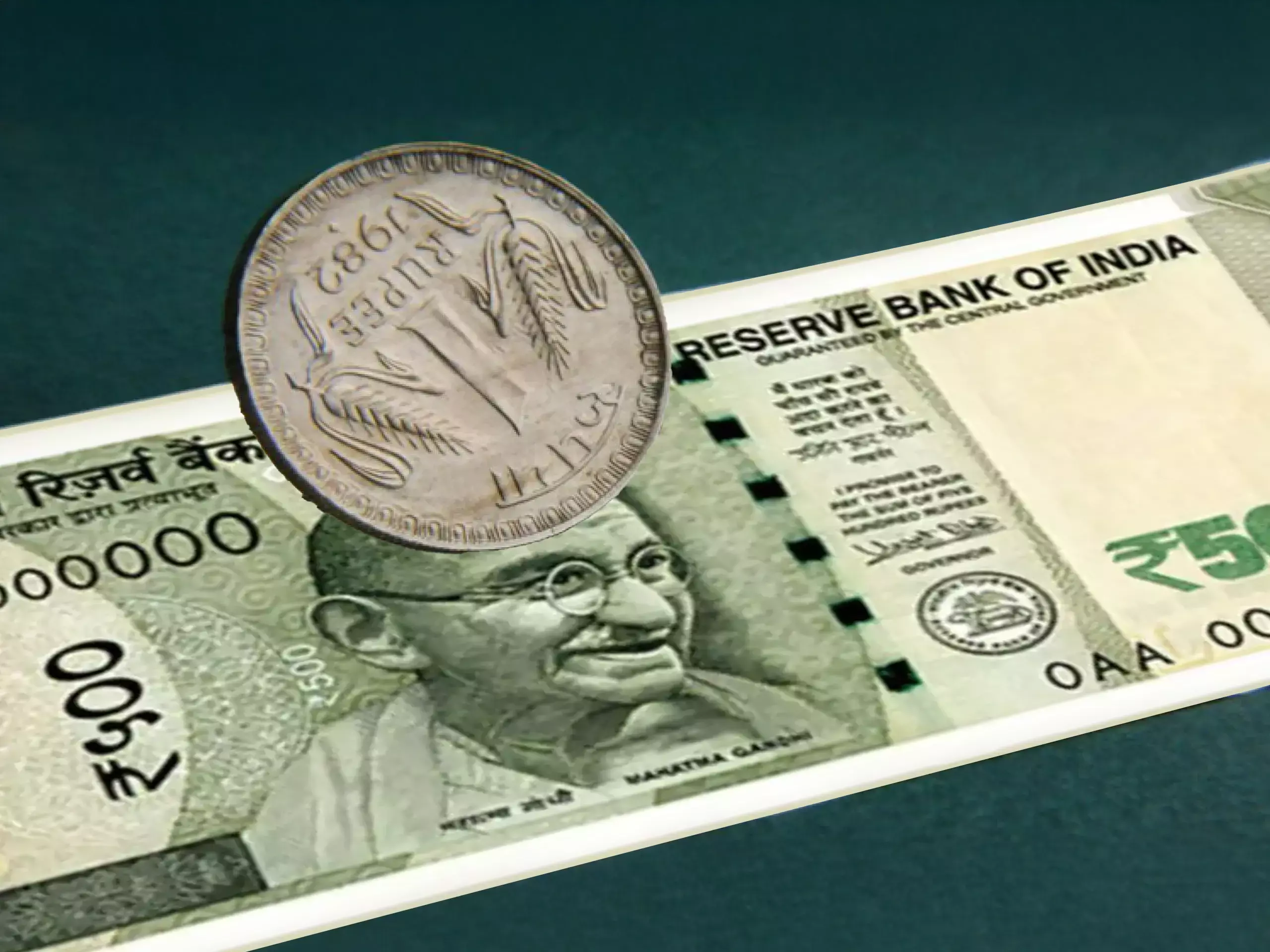 Rupee Fall: രൂപയുടെ മൂല്യം ഇടിവ് നിത്യജീവിതത്തെ എങ്ങനെ ബാധിക്കും? Rupee Fall: രൂപയുടെ മൂല്യം ഇടിവ് നിത്യജീവിതത്തെ എങ്ങനെ ബാധിക്കും?