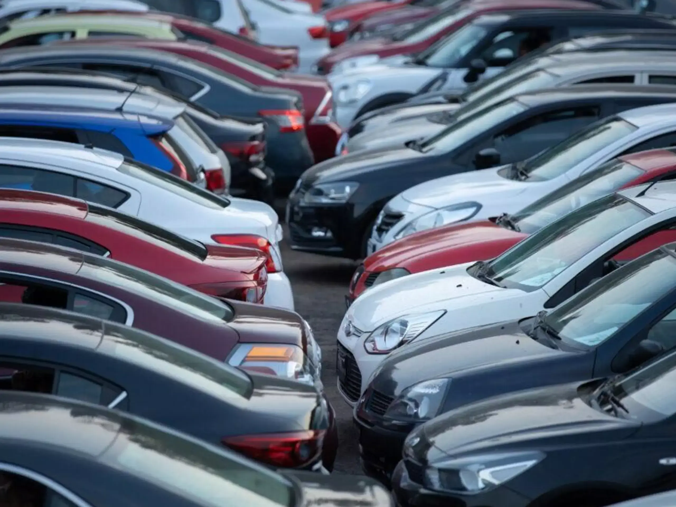 കഴിഞ്ഞമാസം കാര്‍വില്‍പ്പന ഇടിഞ്ഞു;  ഇരുചക്ര വാഹനങ്ങള്‍ക്ക് നേട്ടം