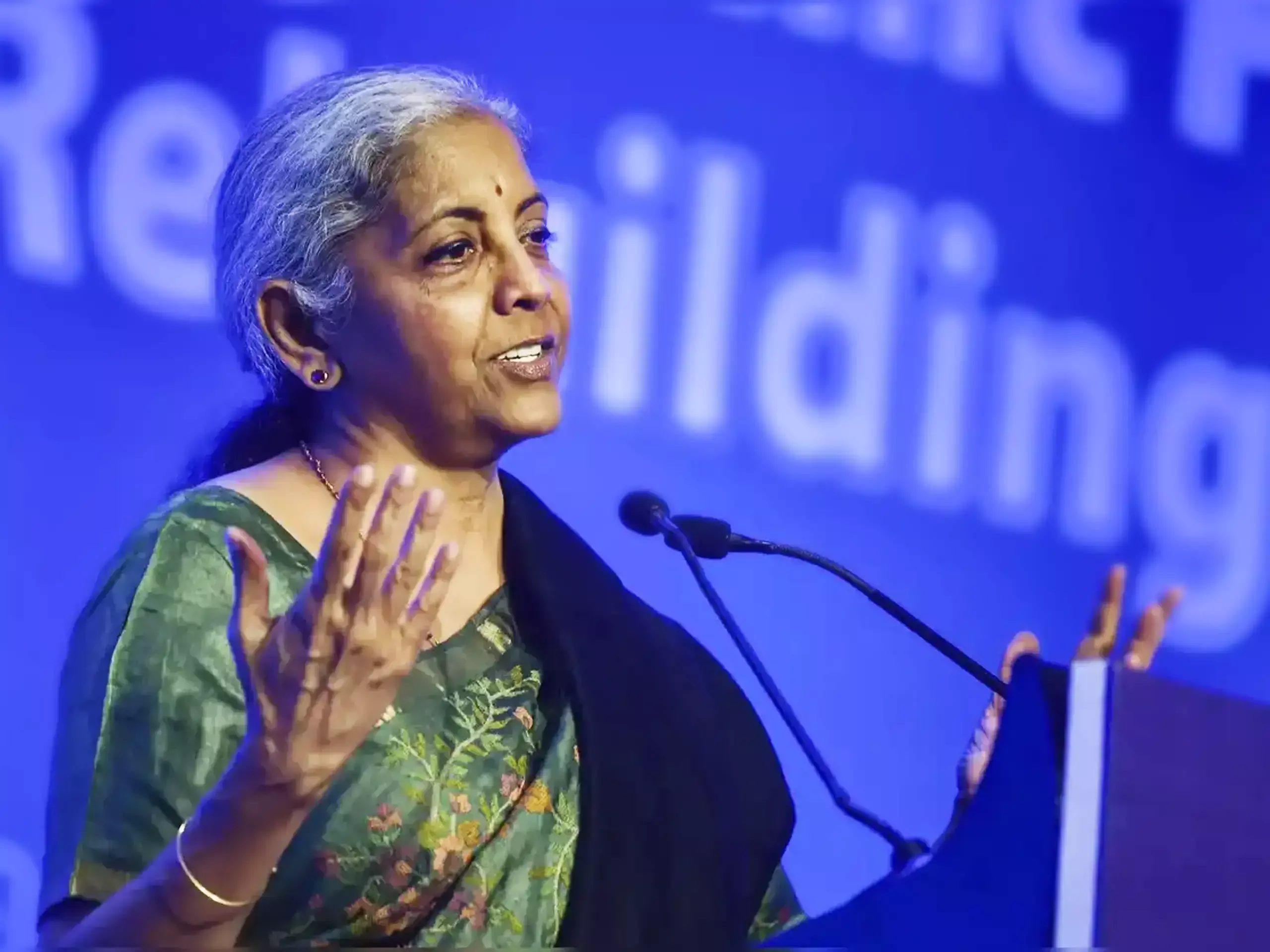 കൂടുതല്‍ നിക്ഷേപിക്കുക, ശേഷി  വര്‍ധിപ്പിക്കുക; കമ്പനികളോട് ധനമന്ത്രി