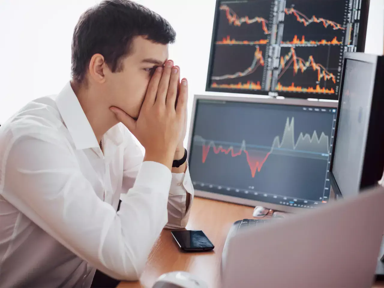 selling pressure, markets lose money for second consecutive day