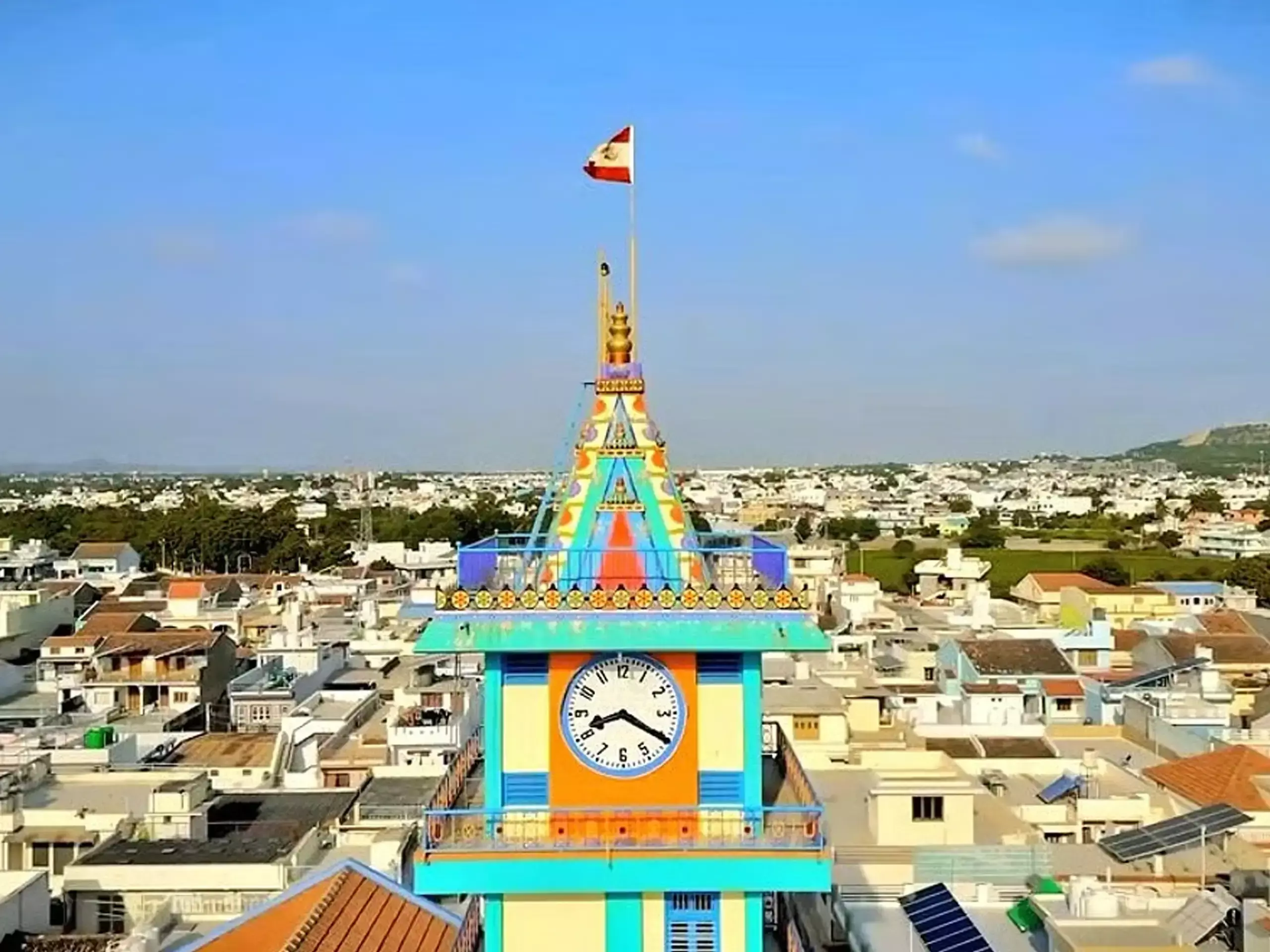 ഒരു ഗ്രാമമാണ് ; ആകെയുള്ളത് 20000 കുടുംബങ്ങൾ,   സ്ഥിര നിക്ഷേപം മാത്രം 7,000 കോടി രൂപ