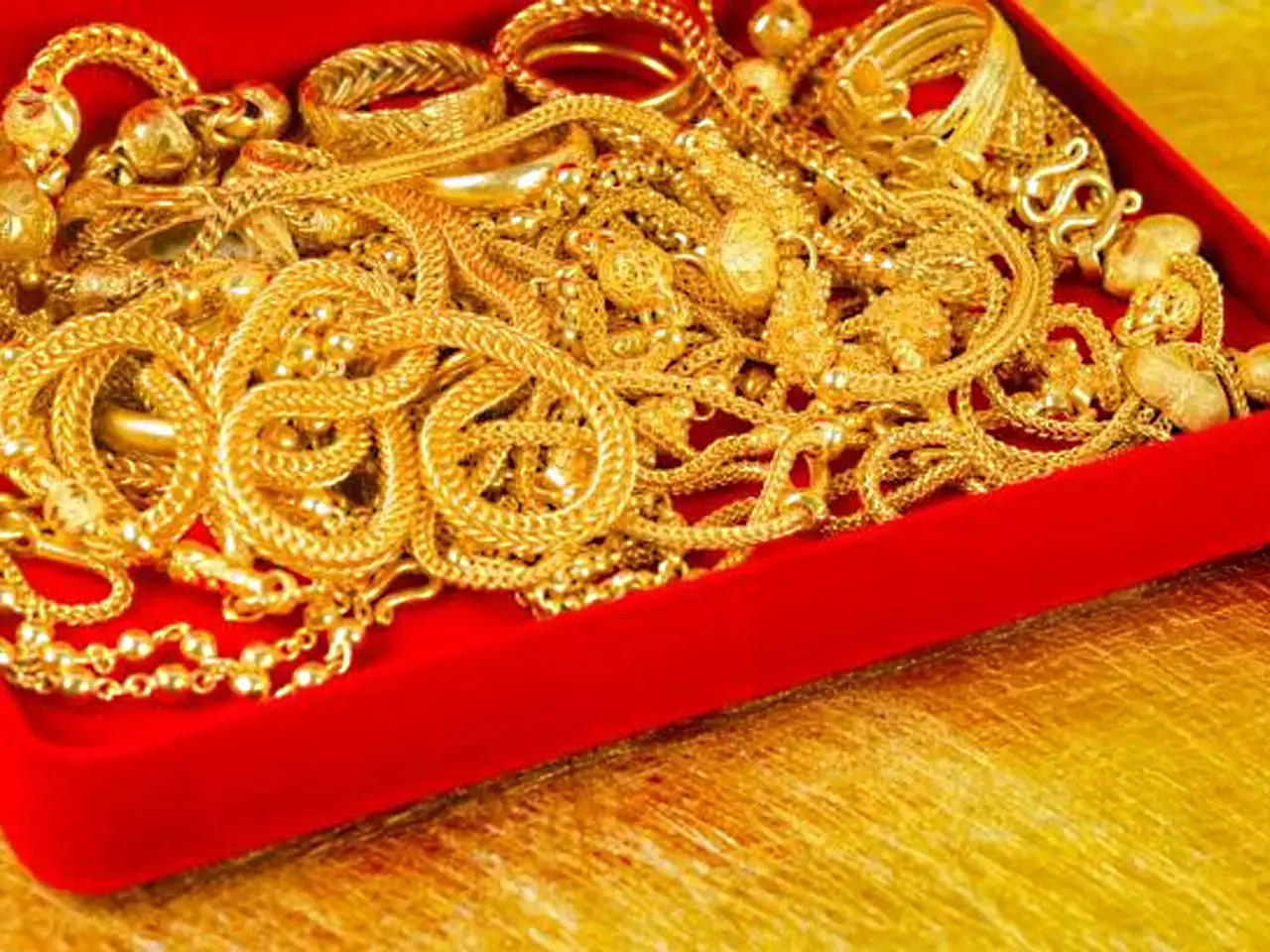 report, gold price may cross rs. 1.5 lakh