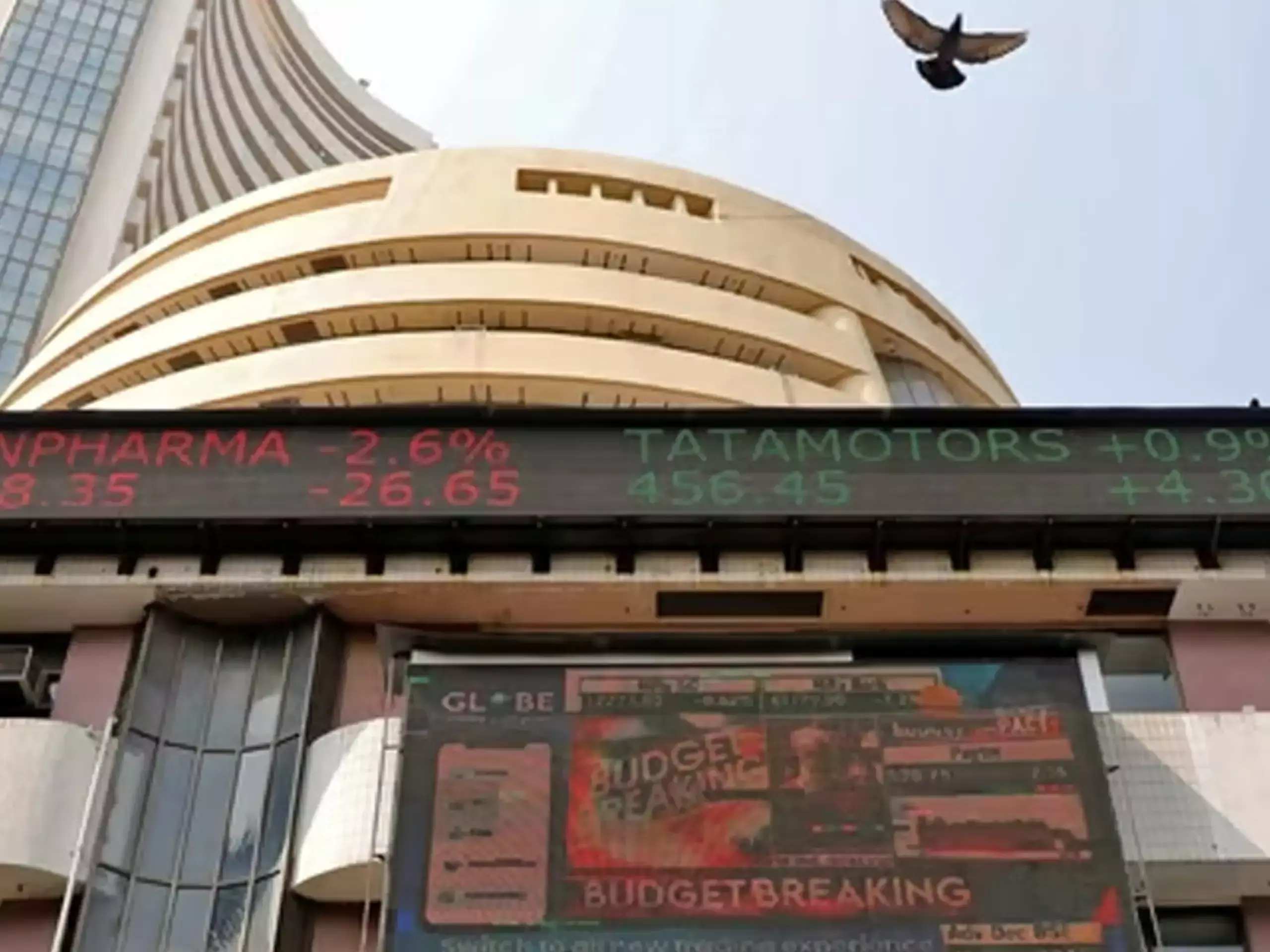 Stocks to Watch: വാച്ച്ലിസ്റ്റിലേക്ക് ഈ ഓഹരികൾ നോക്കി വെച്ചോളൂ Stocks to Watch: വാച്ച്ലിസ്റ്റിലേക്ക് ഈ ഓഹരികൾ നോക്കി വെച്ചോളൂ