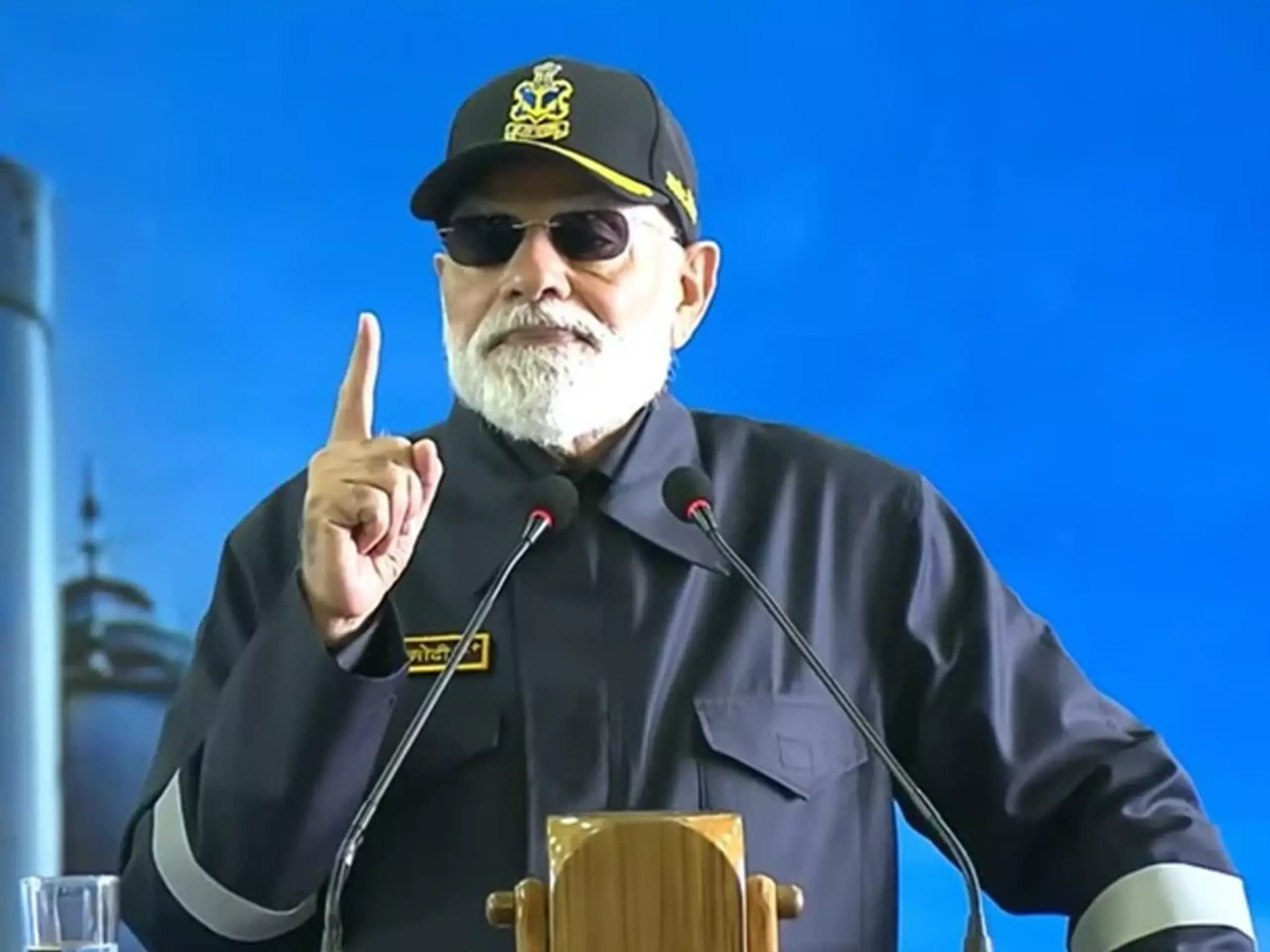 പ്രധാനമന്ത്രിയുടെ ദീപാവലിയാഘോഷം  ഐഎന്‍എസ് വിക്രാന്തില്‍