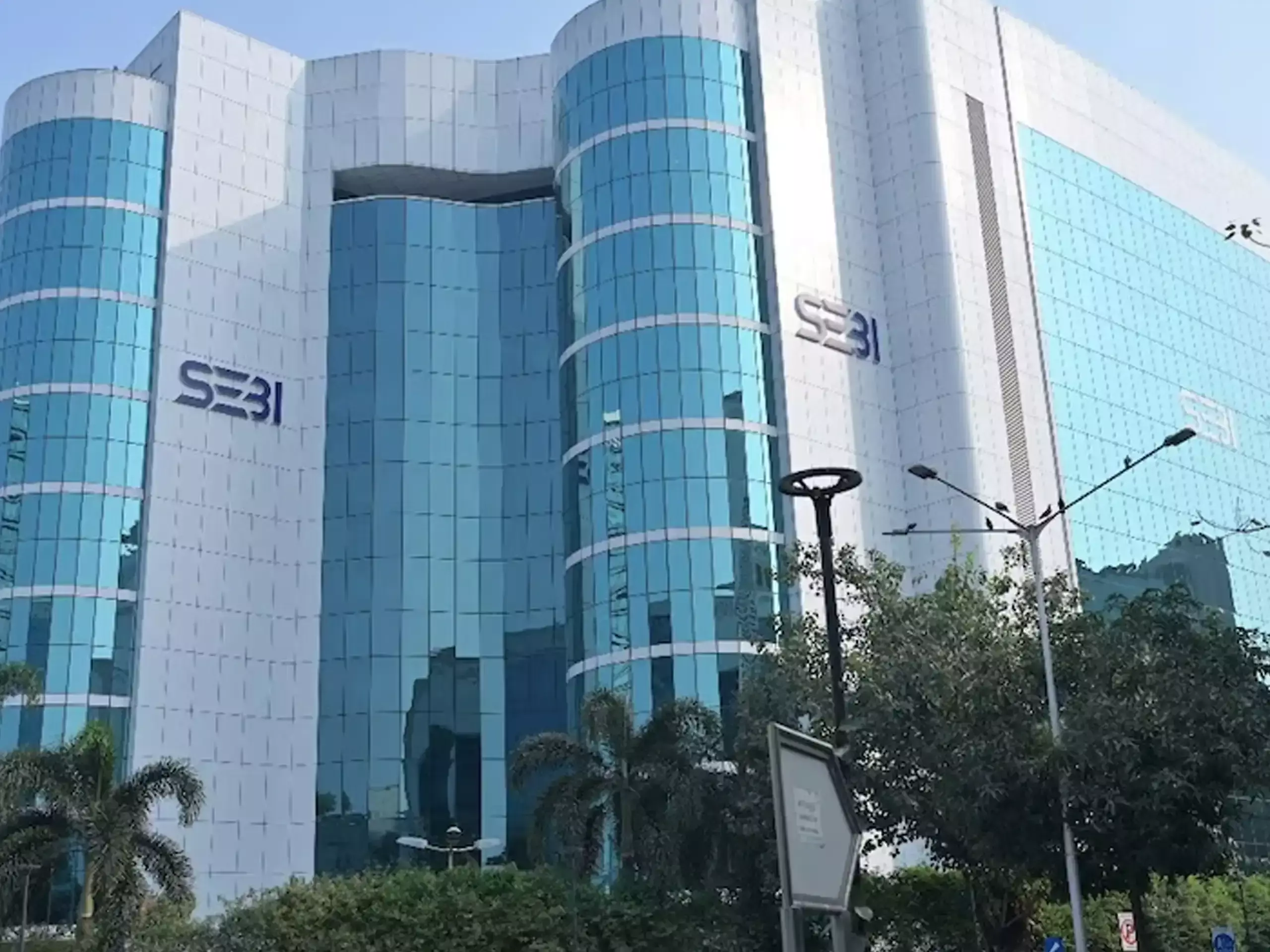 പ്രീ-ഐപിഒ പ്ലേസ്മെന്റ്; മ്യൂച്വല്‍ ഫണ്ടുകള്‍ക്ക്  സെബിയുടെ നിക്ഷേപ വിലക്ക്