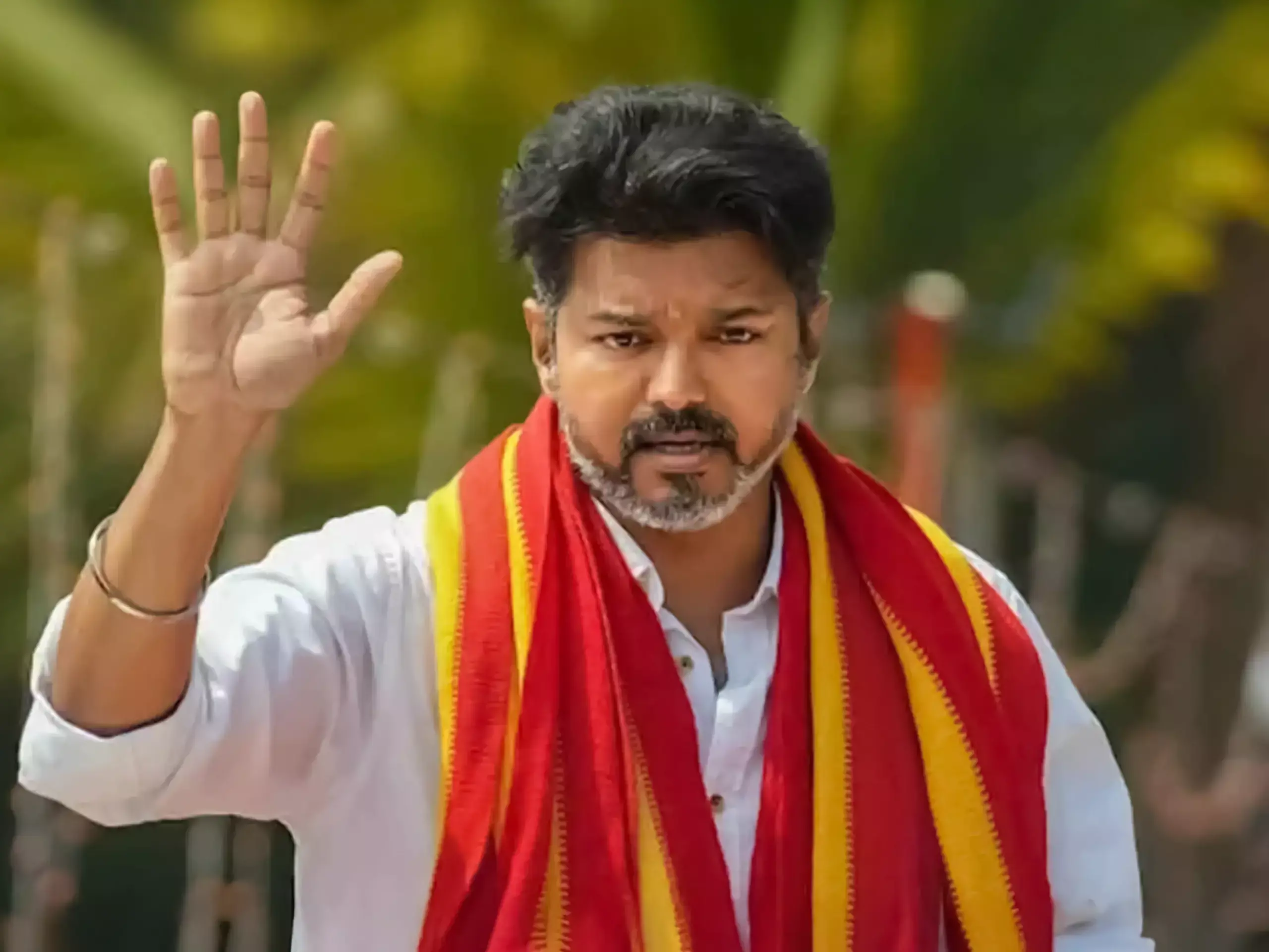 കരൂര്‍ ദുരന്തം: വിജയ് ഇരകളുടെ  കുടുംബങ്ങളെ സന്ദര്‍ശിച്ചു