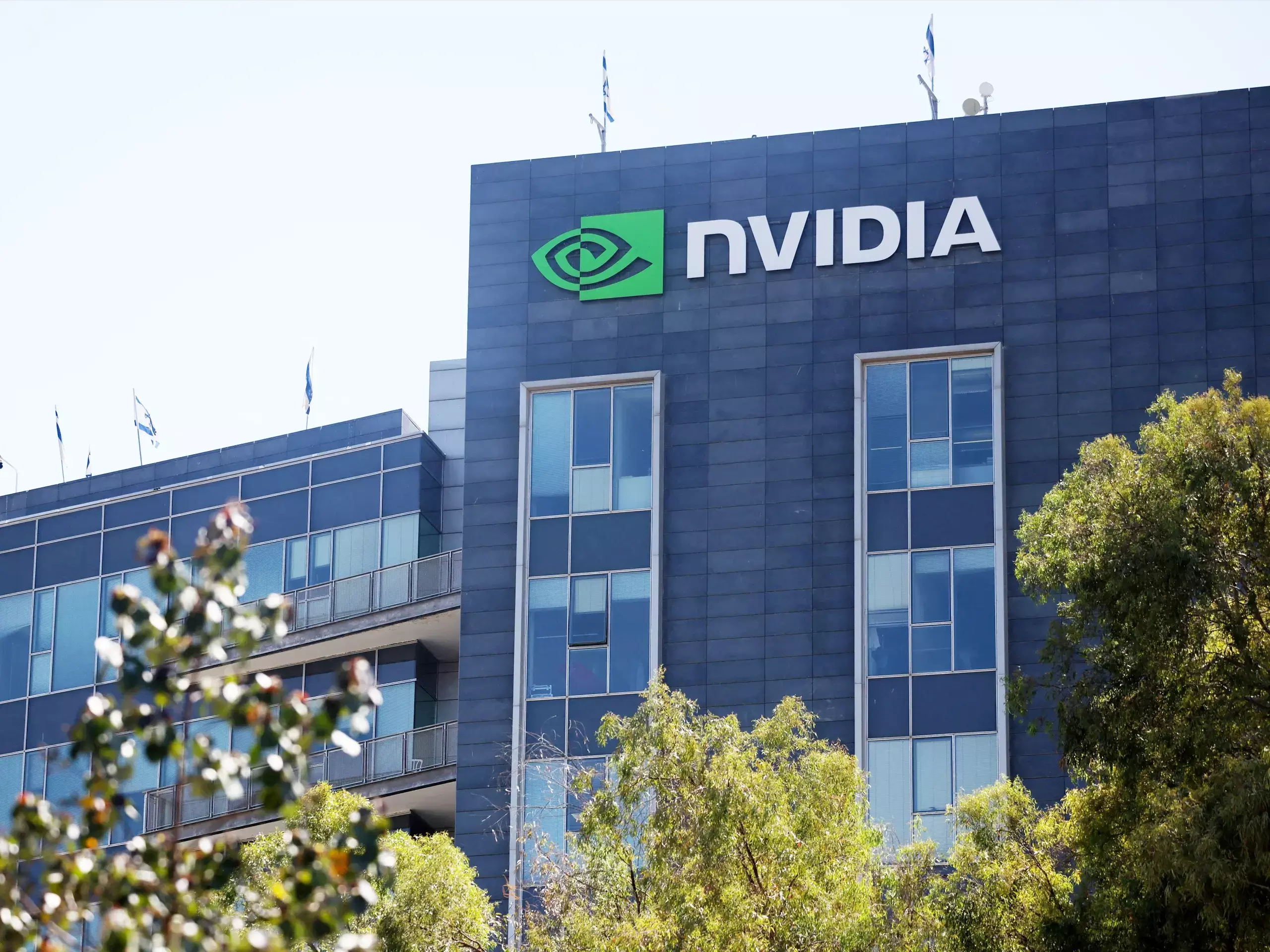 അഞ്ച് ട്രില്യണ് ഡോളര് മൂല്യമുള്ള കമ്പനിയായി എന്വിഡിയ അഞ്ച് ട്രില്യണ് ഡോളര് മൂല്യമുള്ള കമ്പനിയായി എന്വിഡിയ