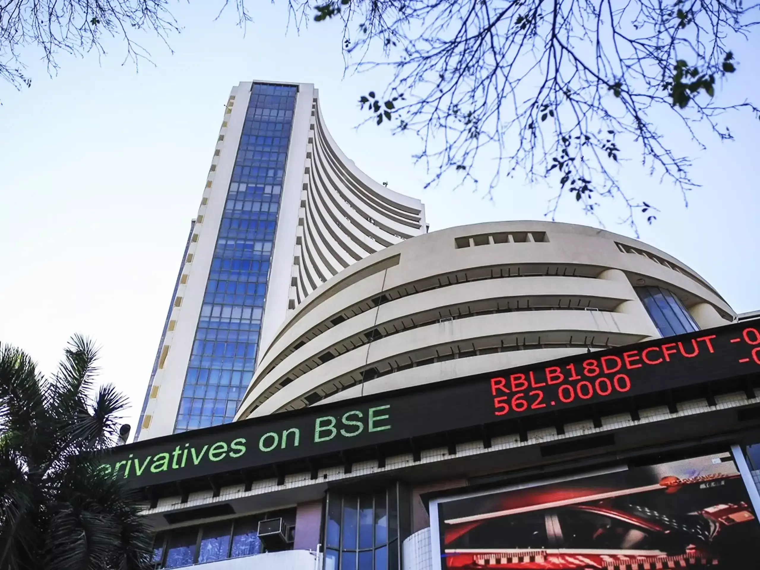 Stock Market Analysis : ആർബിഐ തീരുമാനം ഇന്ന്, രൂപയുടെ തകർച്ച ആശങ്ക Stock Market Analysis : ആർബിഐ തീരുമാനം ഇന്ന്, രൂപയുടെ തകർച്ച ആശങ്ക