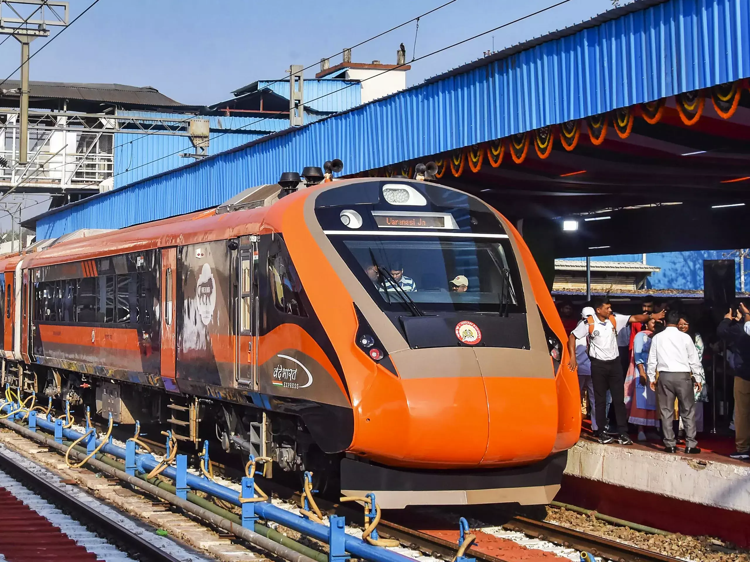 ബെംഗളൂരു-എറണാകുളം വന്ദേഭാരത് ശനിയാഴ്ചമുതല് ബെംഗളൂരു-എറണാകുളം വന്ദേഭാരത് ശനിയാഴ്ചമുതല്