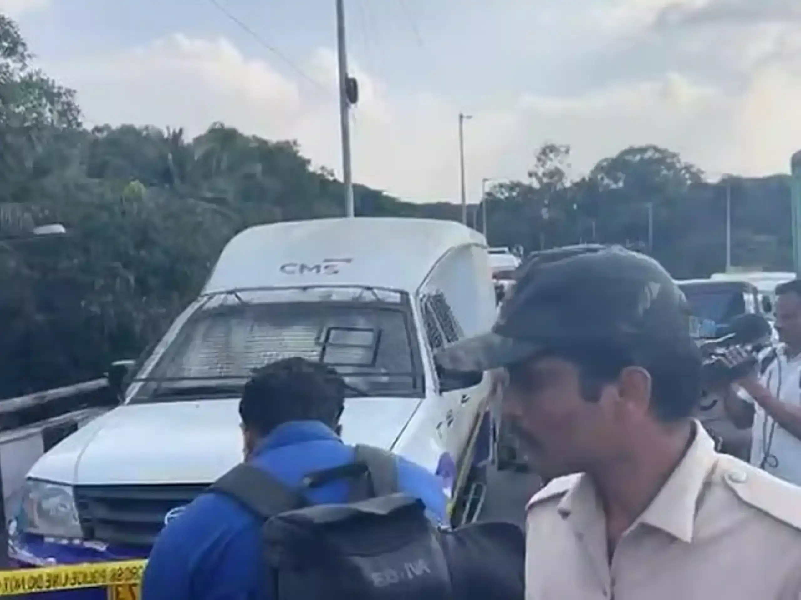 ബെംഗളൂരുവില്‍ പകല്‍ക്കൊള്ള; എടിഎമ്മില്‍  നിറയ്ക്കാനെത്തിച്ച ഏഴ് കോടി കവര്‍ന്നു