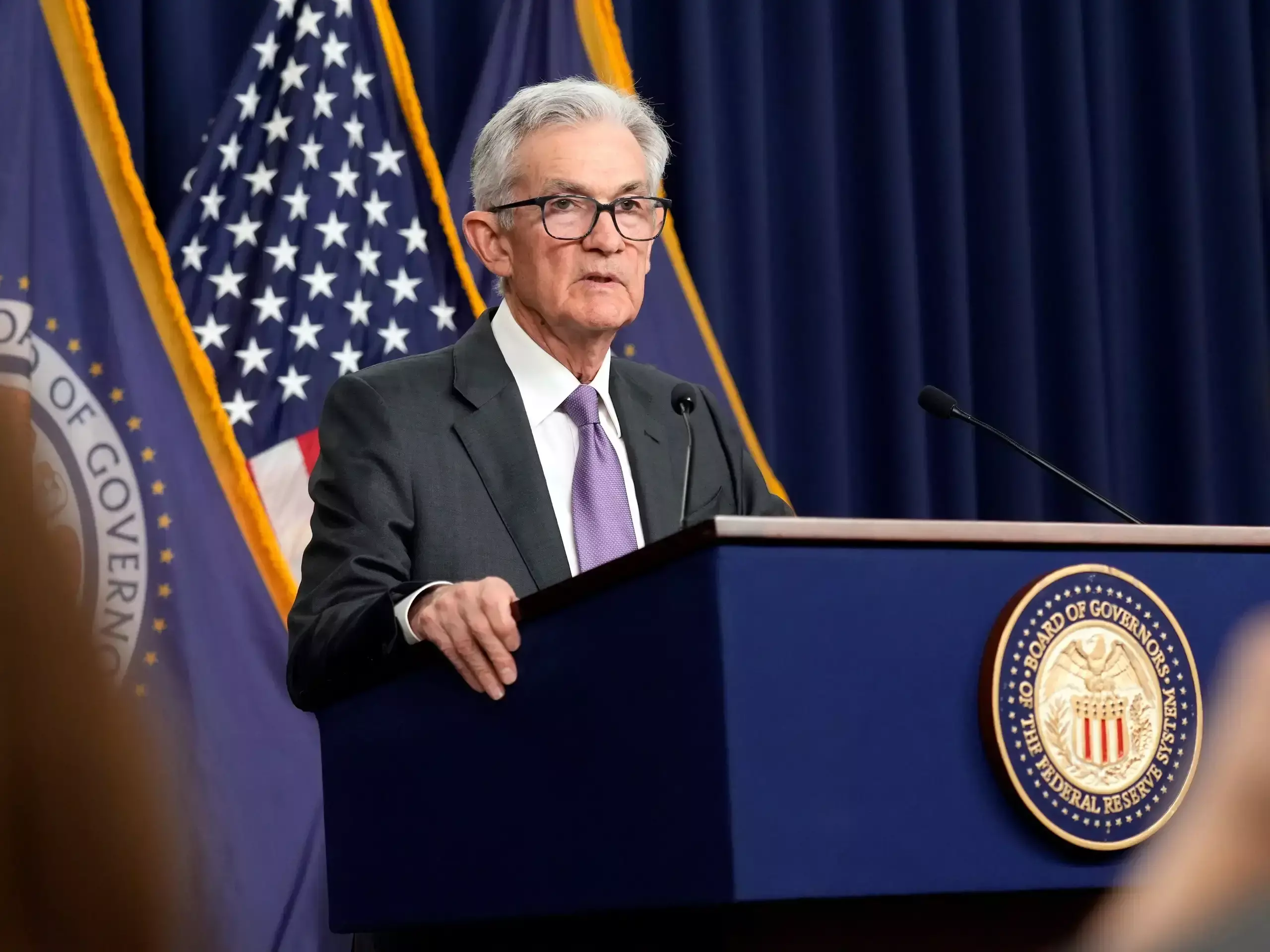 യുഎസ് ഫെഡറല്‍ റിസര്‍വില്‍ ഭിന്നത ശക്തം!   ആഗോള വിപണി എങ്ങോട്ട്?