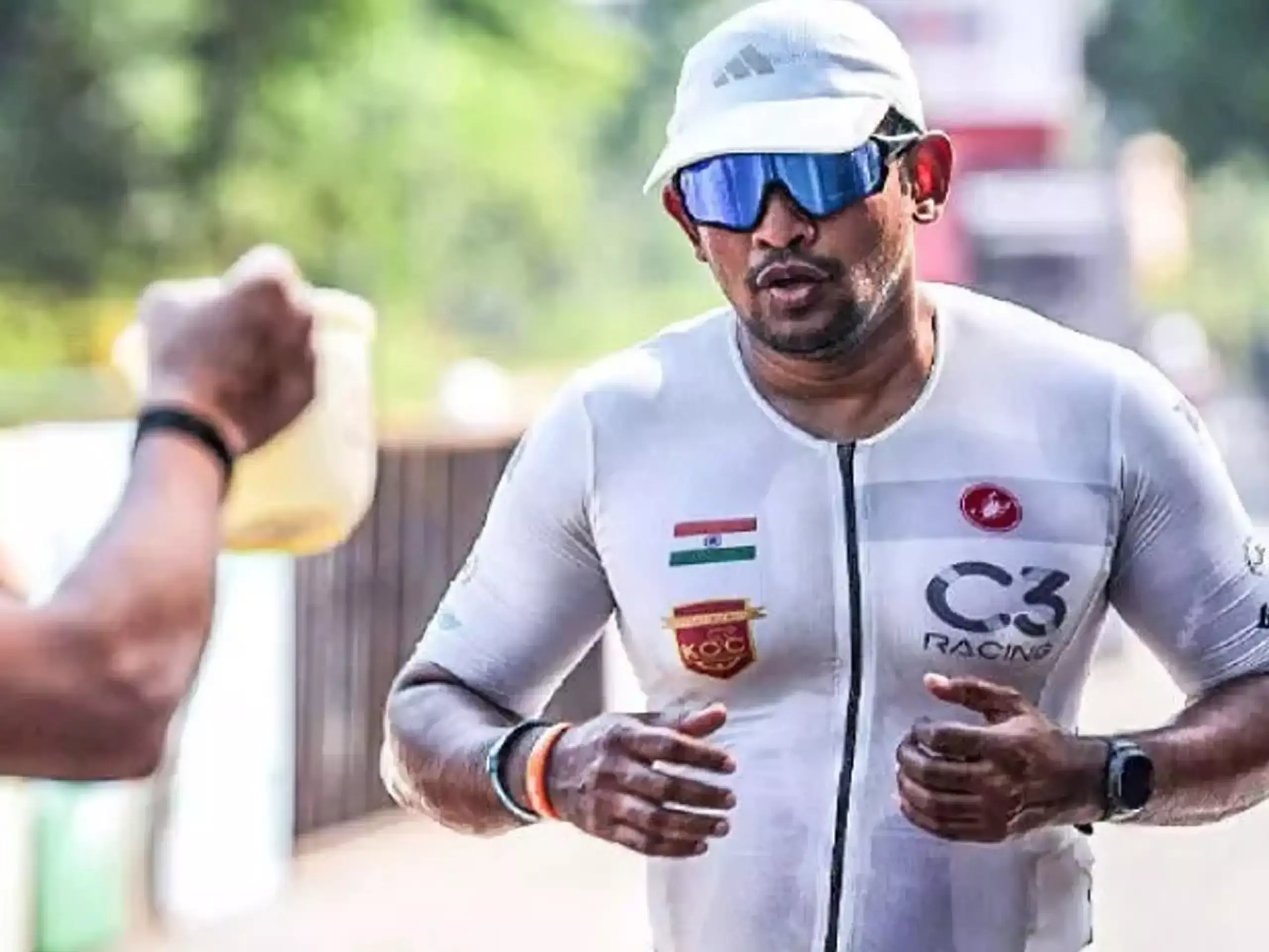 കോളേജിലെ നീന്തൽ കുളത്തിലായിരുന്നു തുടക്കം;  ട്രയാത്തലൺ മത്സരത്തിൽ  അയൺമാനായി ഡോ. ബി. മനൂപ്