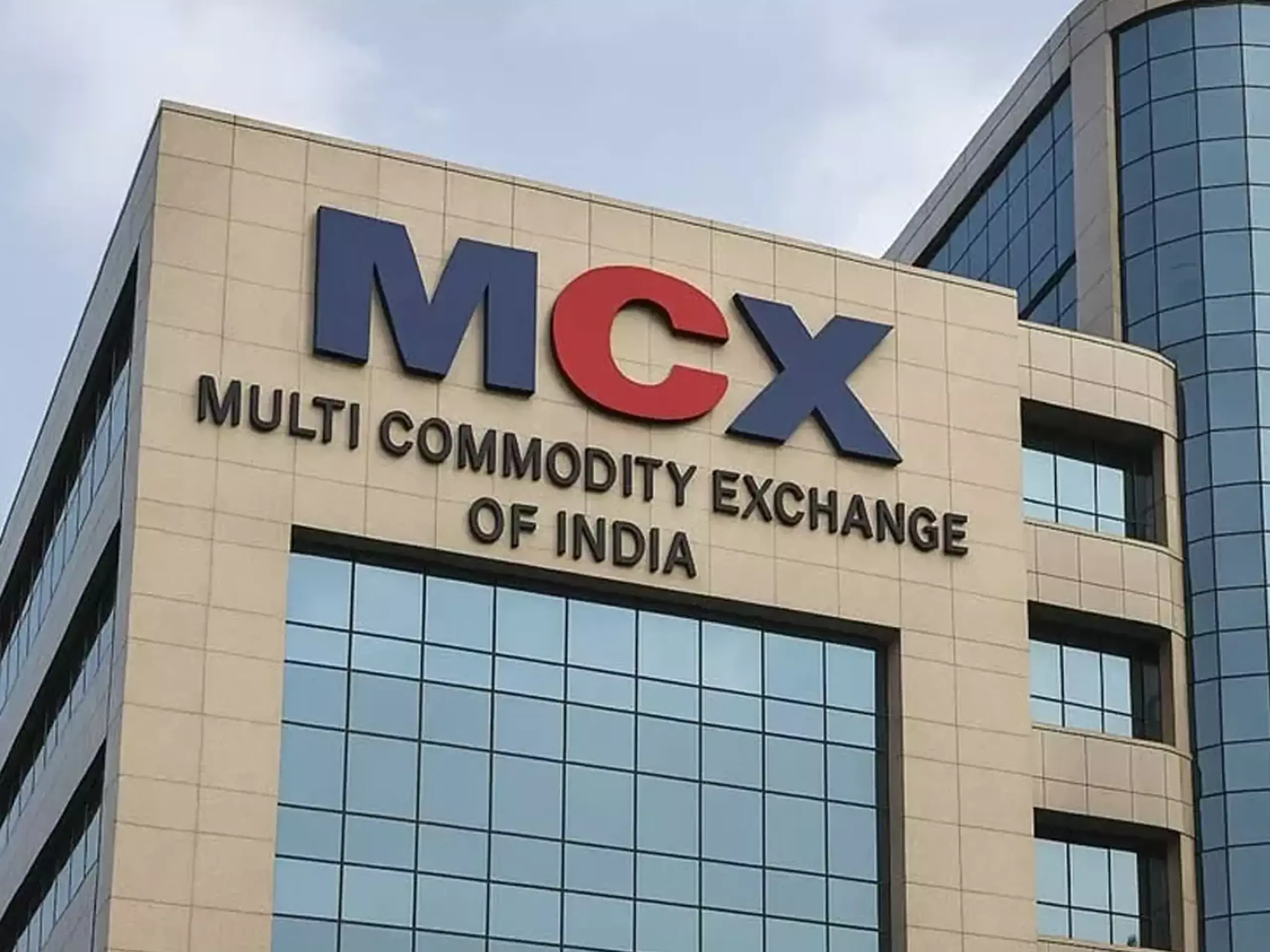 പതിനായിരം കടന്ന് എംസിഎക്സ്; ഇനിയും വാങ്ങാമെന്ന് ബ്രോക്കറേജുകള്, കാരണമിതാണ്! പതിനായിരം കടന്ന് എംസിഎക്സ്; ഇനിയും വാങ്ങാമെന്ന് ബ്രോക്കറേജുകള്, കാരണമിതാണ്!